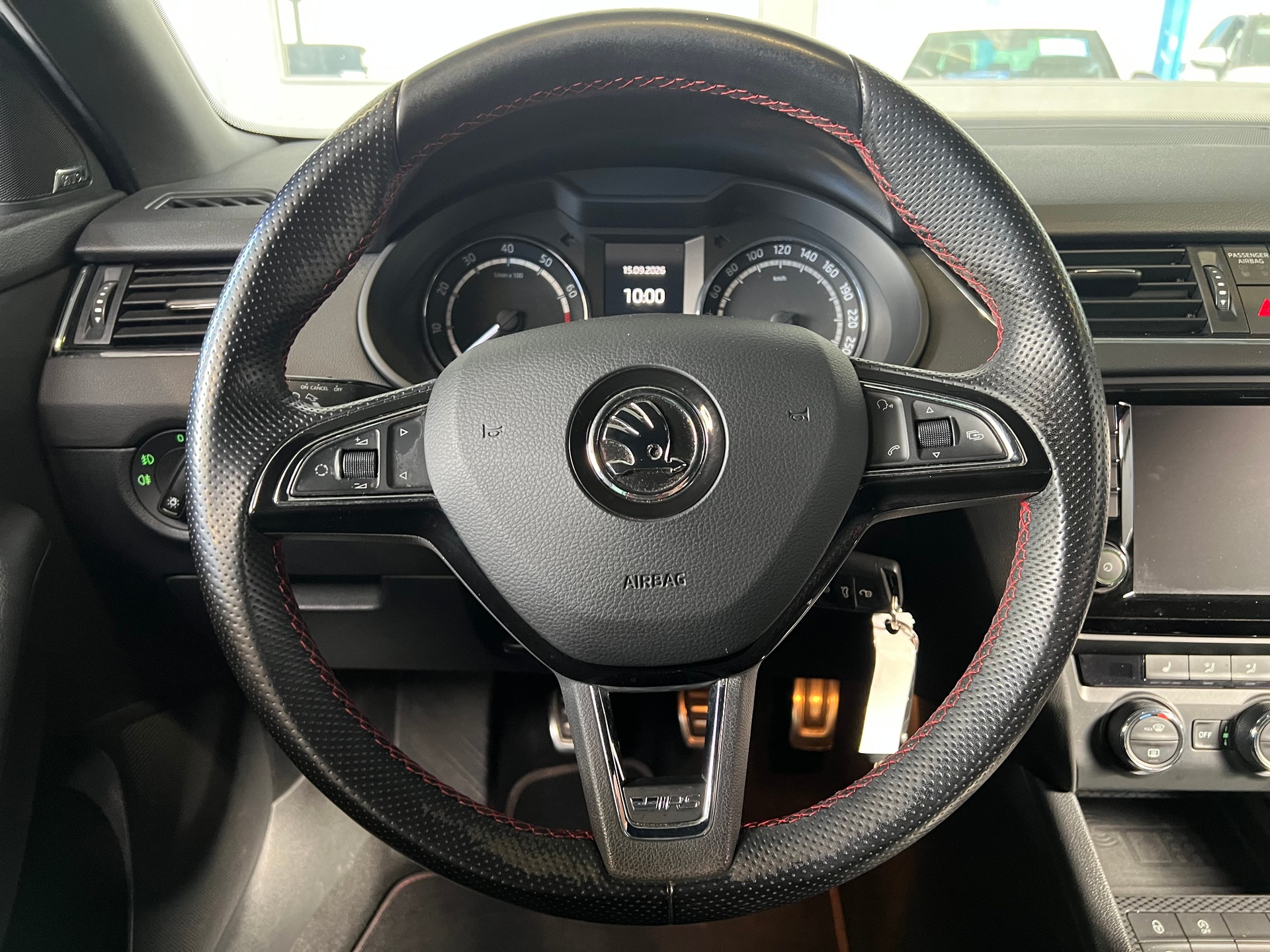 SKODA Octavia Combi 2.0 TSI RS-image-6