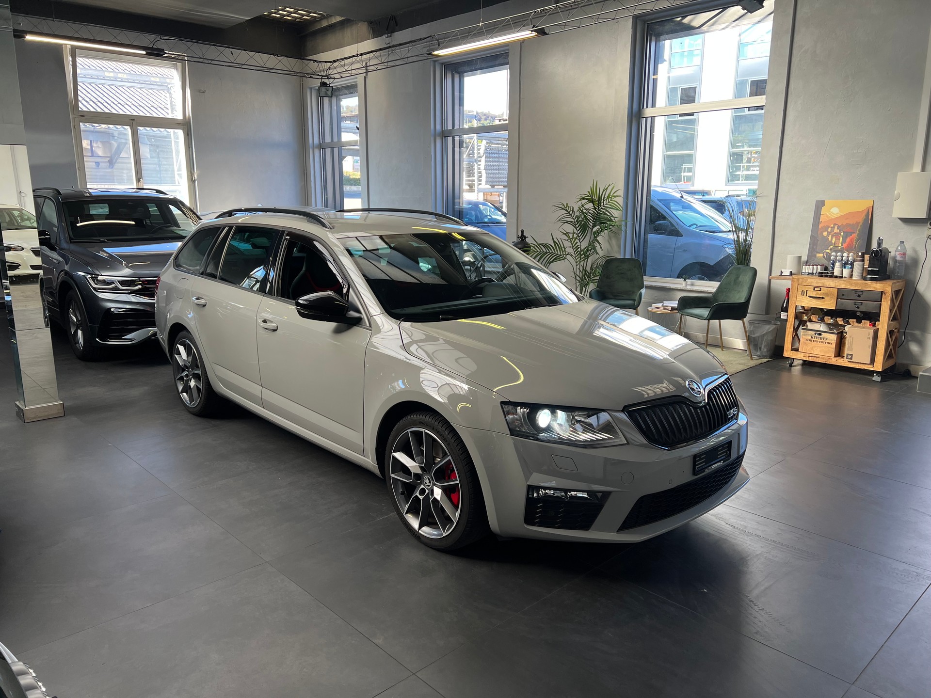 SKODA Octavia Combi 2.0 TSI RS-image-2