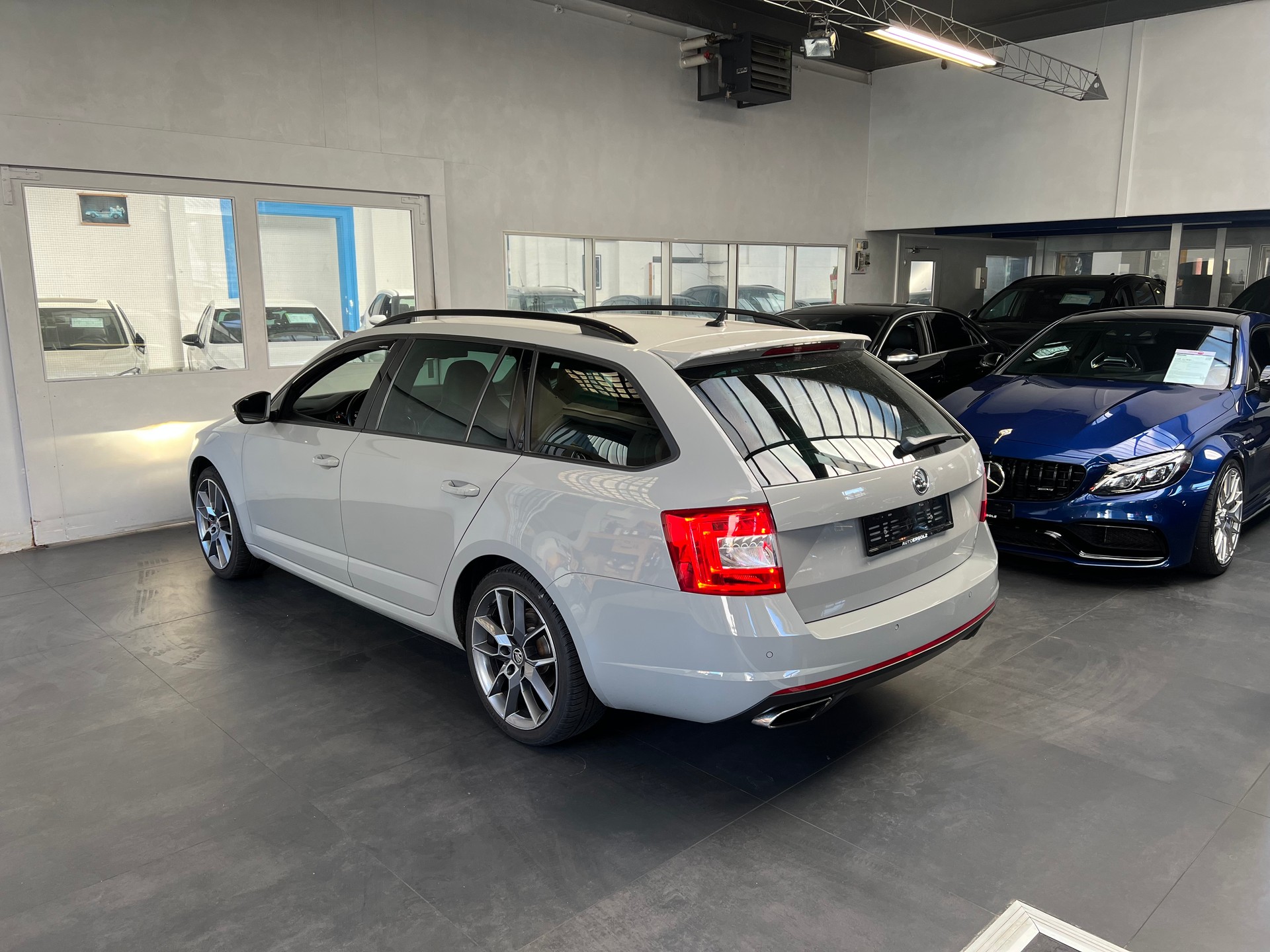 SKODA Octavia Combi 2.0 TSI RS-image-1