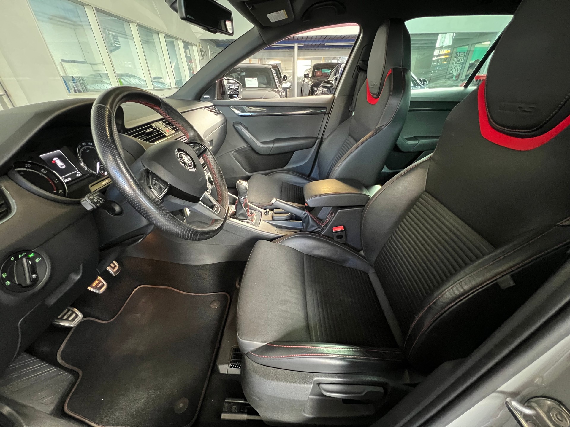 SKODA Octavia Combi 2.0 TSI RS-image-7