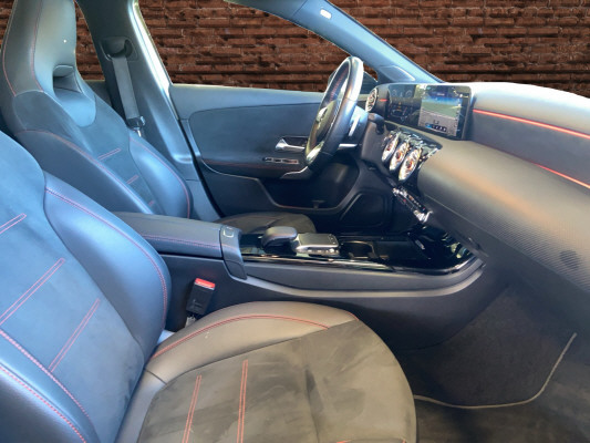 MERCEDES-BENZ A 200 AMG Line-image-11