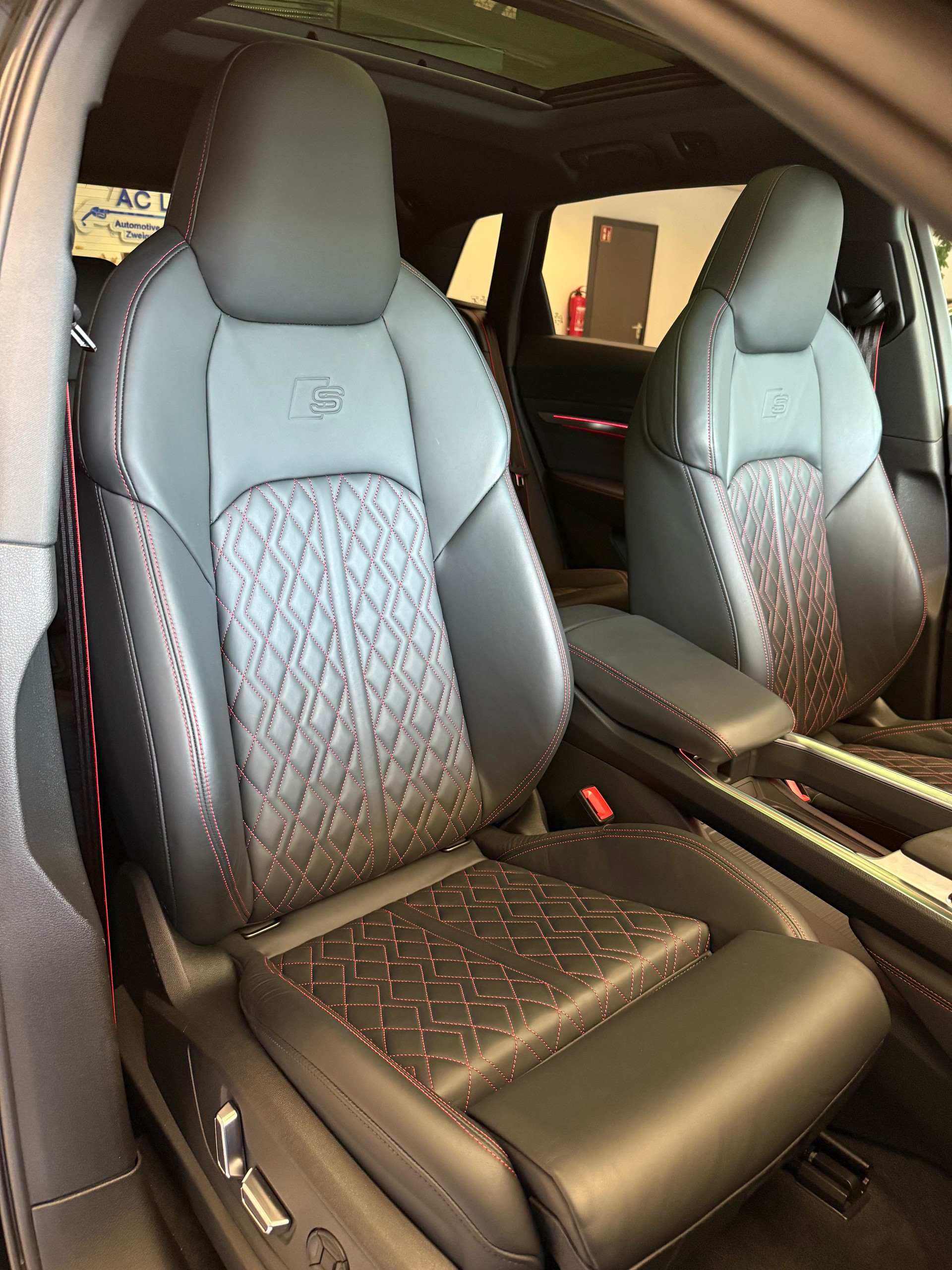 AUDI Q8 55 e-tron Black Edition quattro-image-13