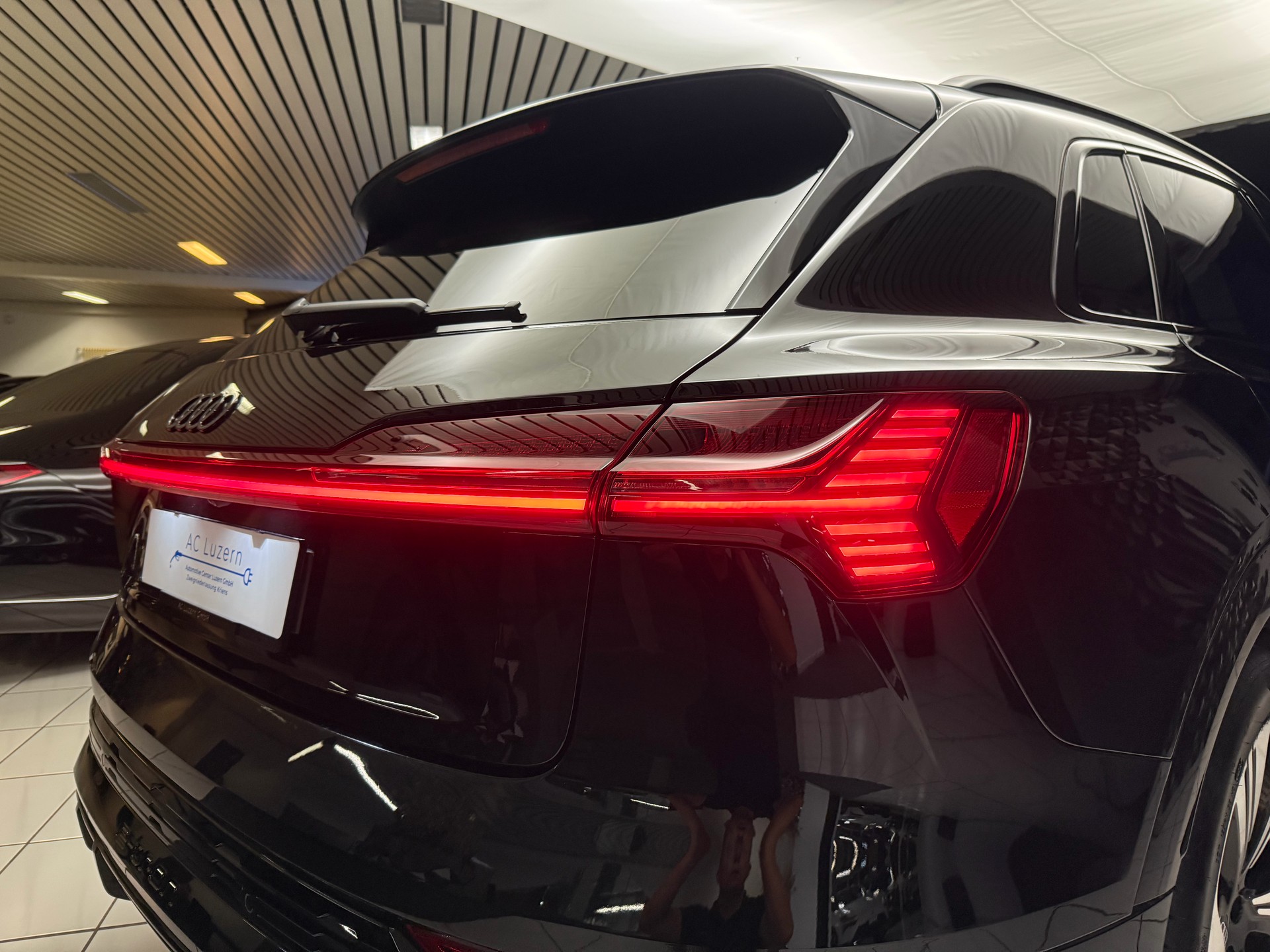 AUDI Q8 55 e-tron Black Edition quattro-image-21