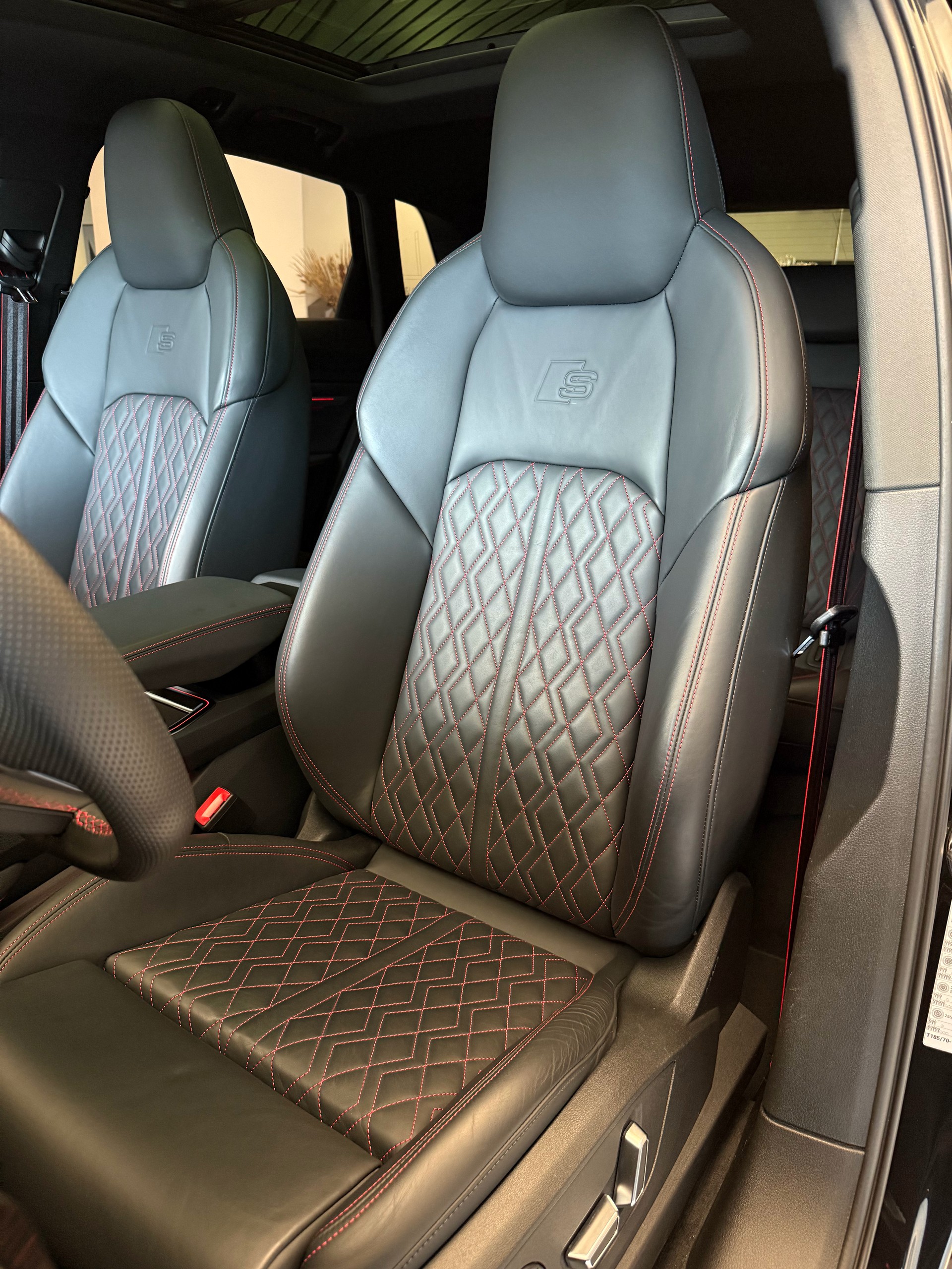 AUDI Q8 55 e-tron Black Edition quattro-image-5