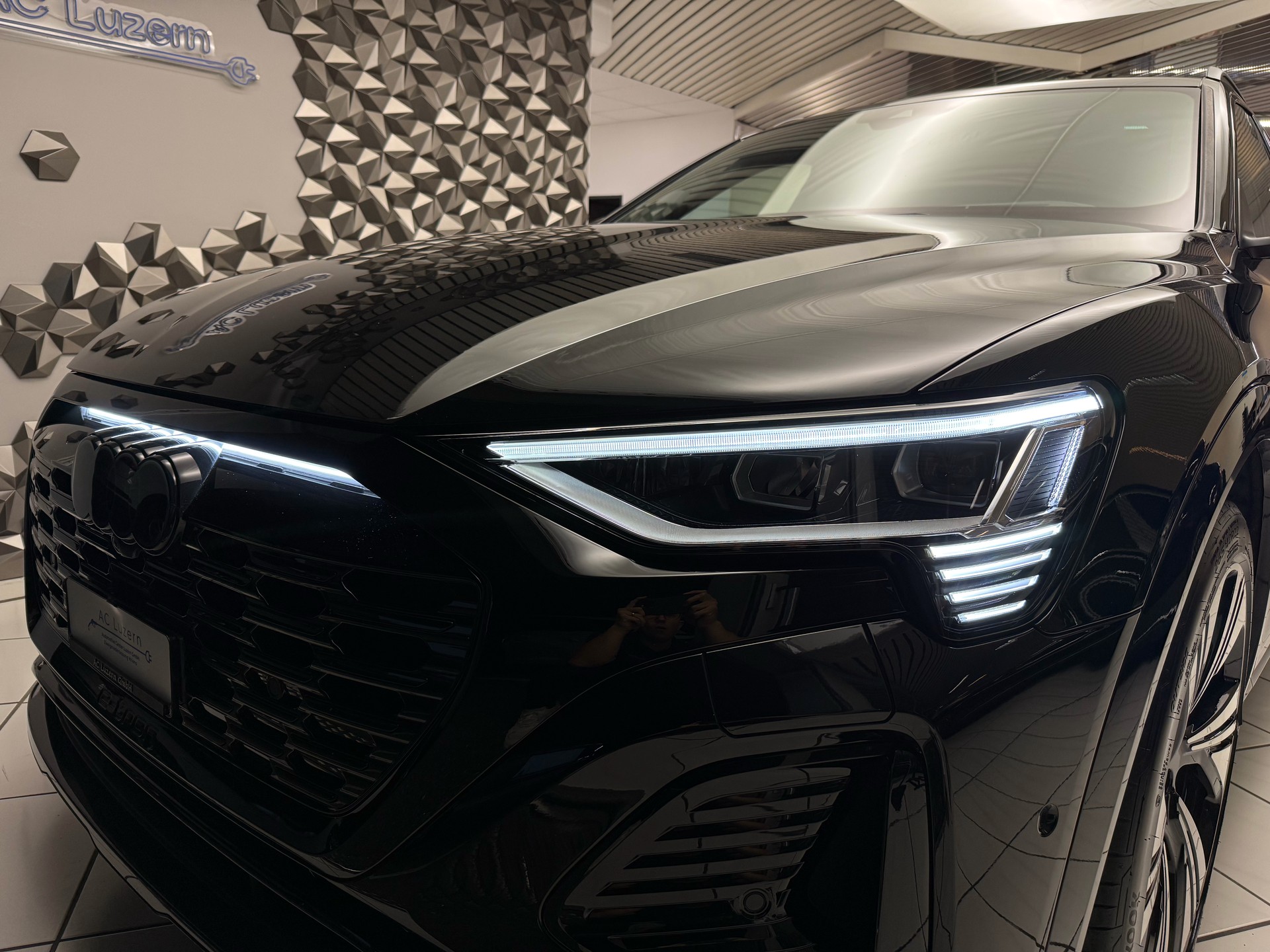 AUDI Q8 55 e-tron Black Edition quattro-image-19