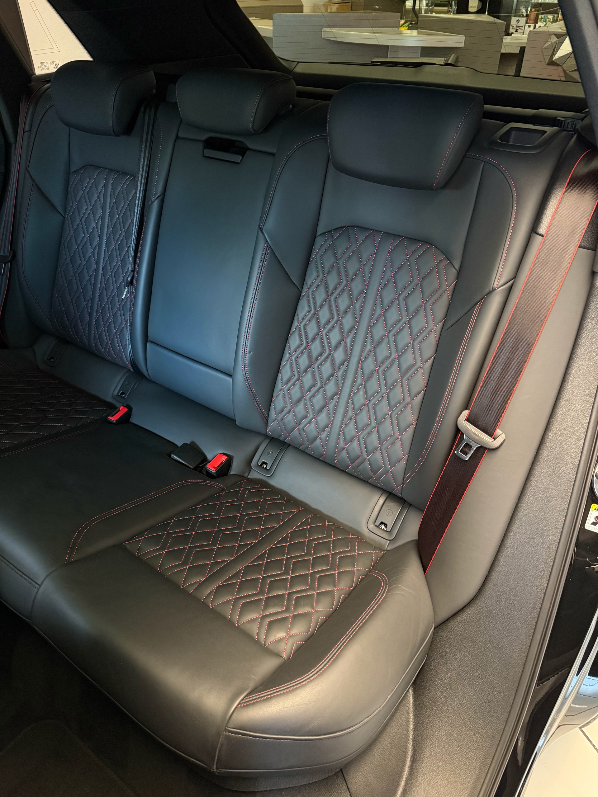 AUDI Q8 55 e-tron Black Edition quattro-image-7