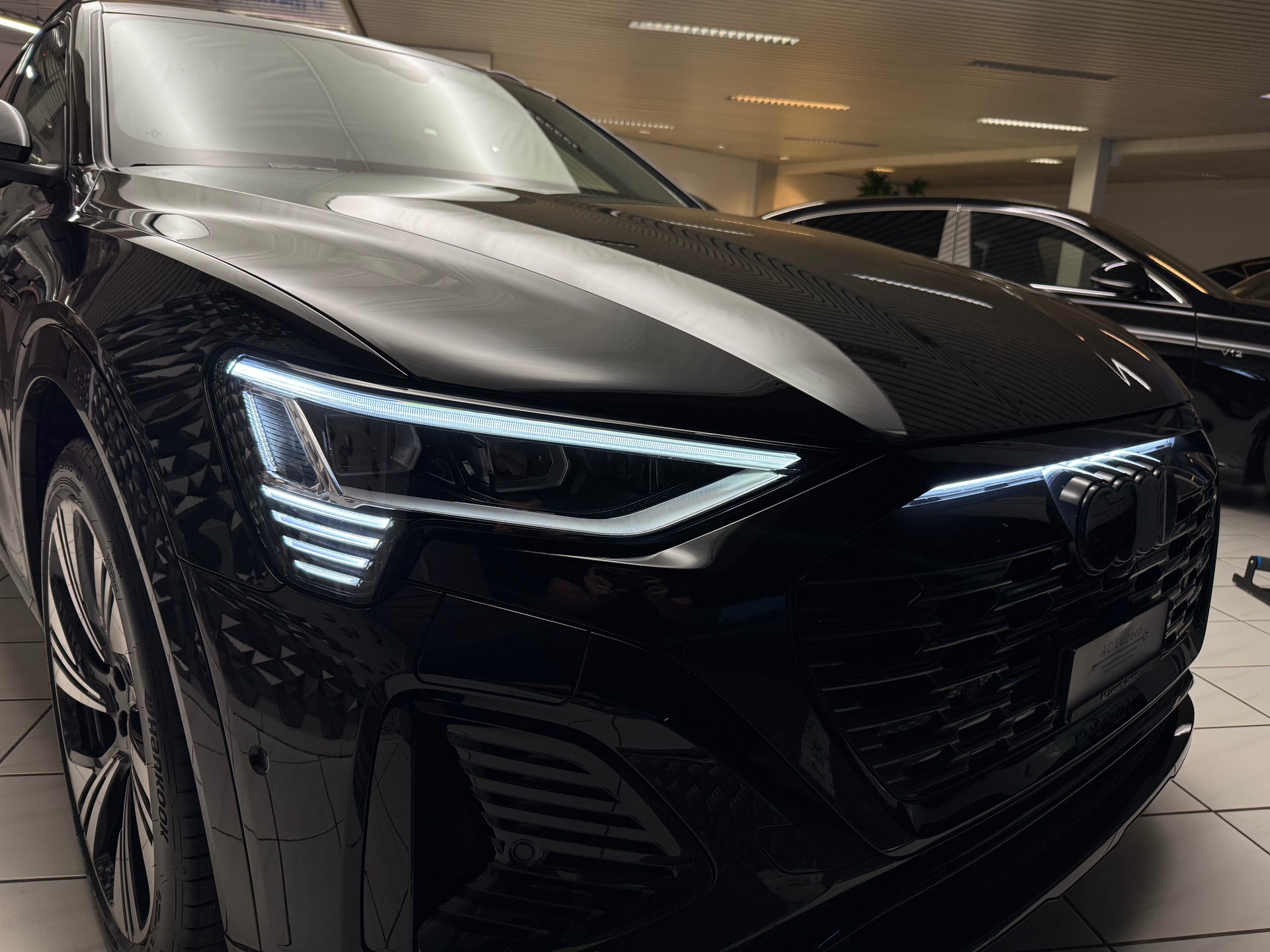 AUDI Q8 55 e-tron Black Edition quattro-image-20