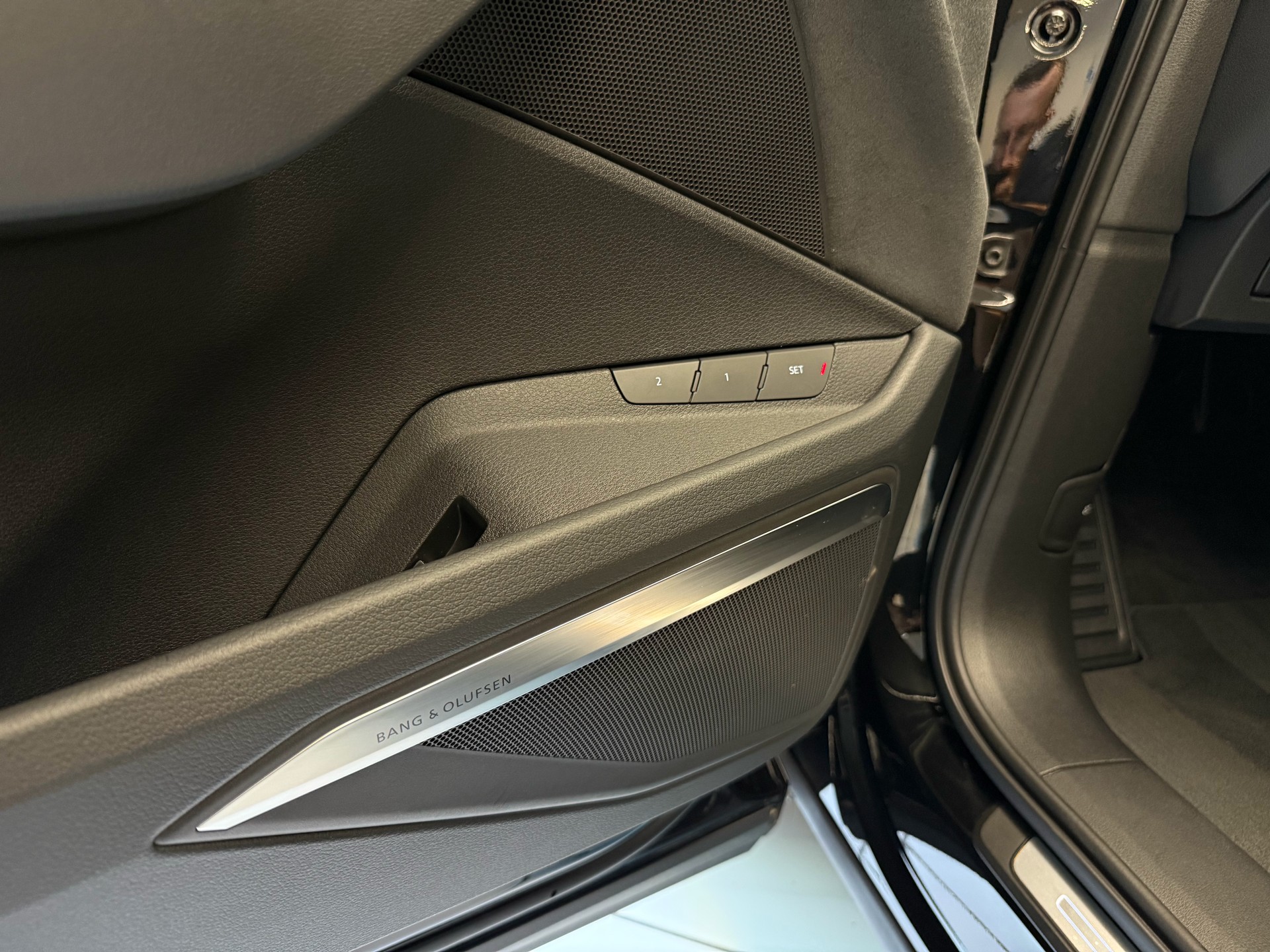 AUDI Q8 55 e-tron Black Edition quattro-image-17