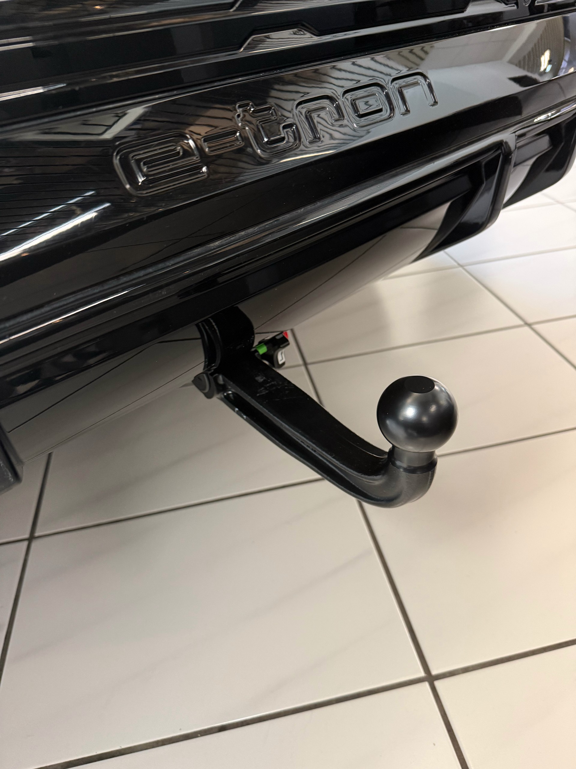 AUDI Q8 55 e-tron Black Edition quattro-image-23