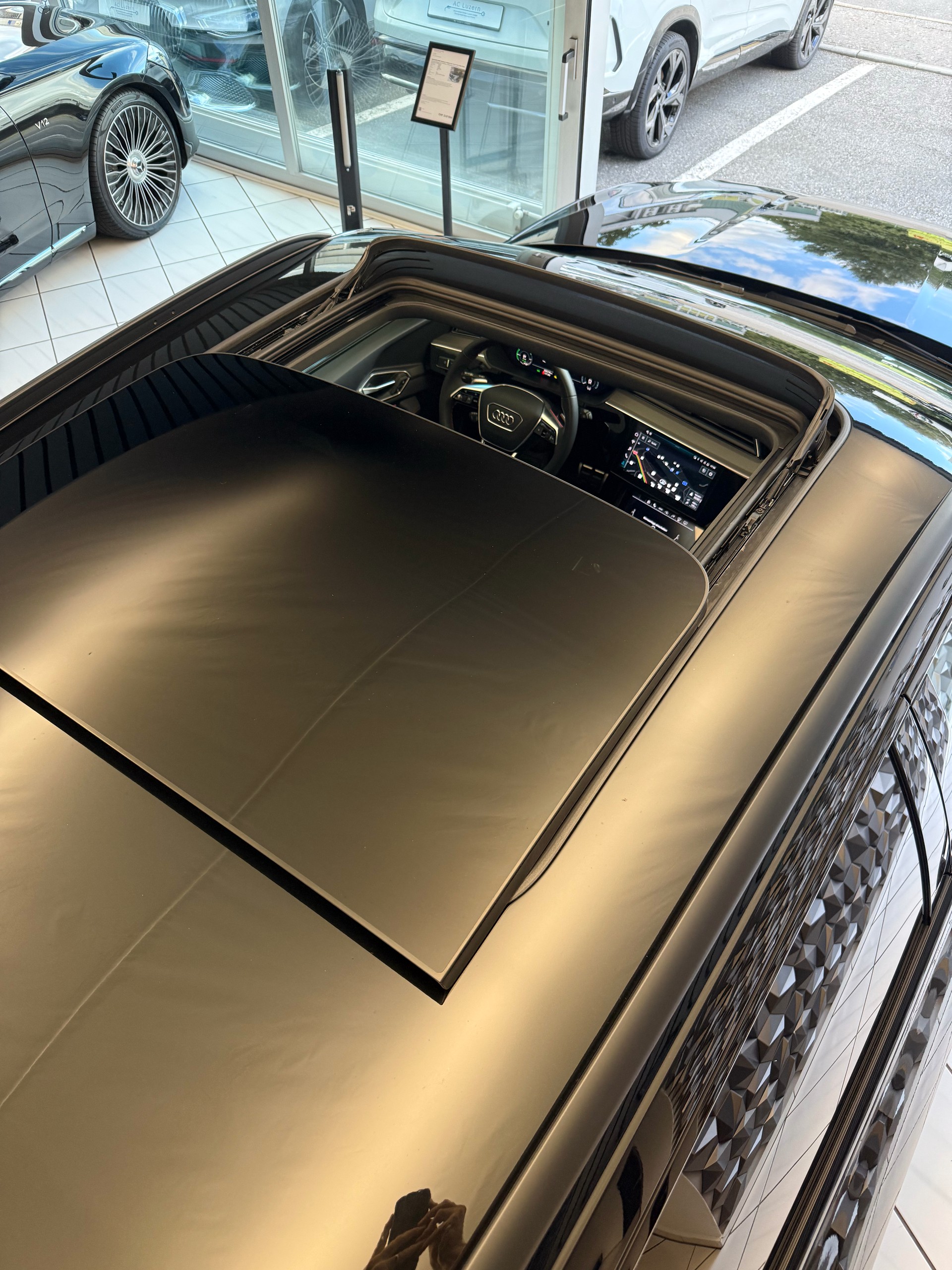 AUDI Q8 55 e-tron Black Edition quattro-image-22