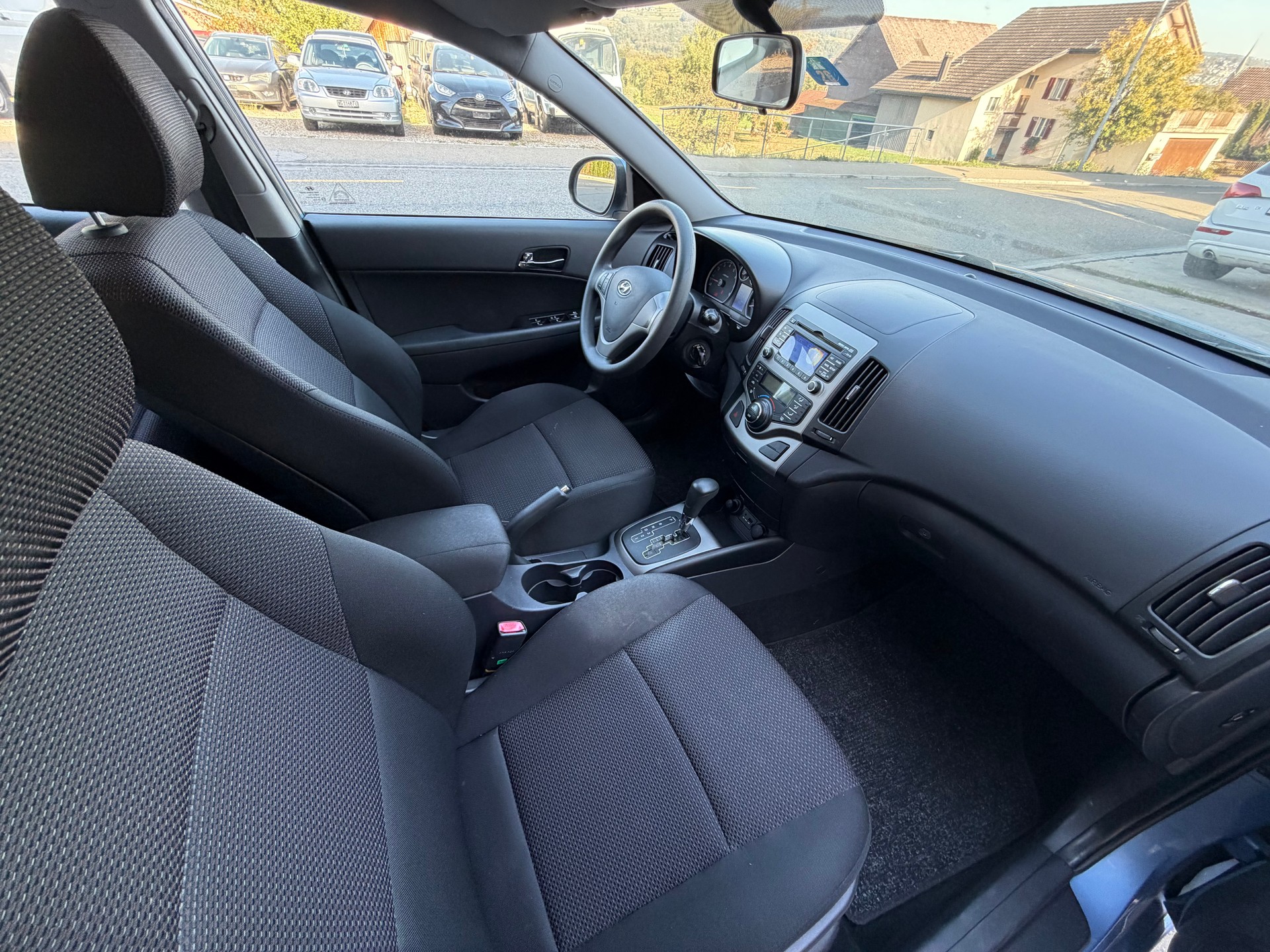 HYUNDAI i30 1.6 Style Automatic-image-8