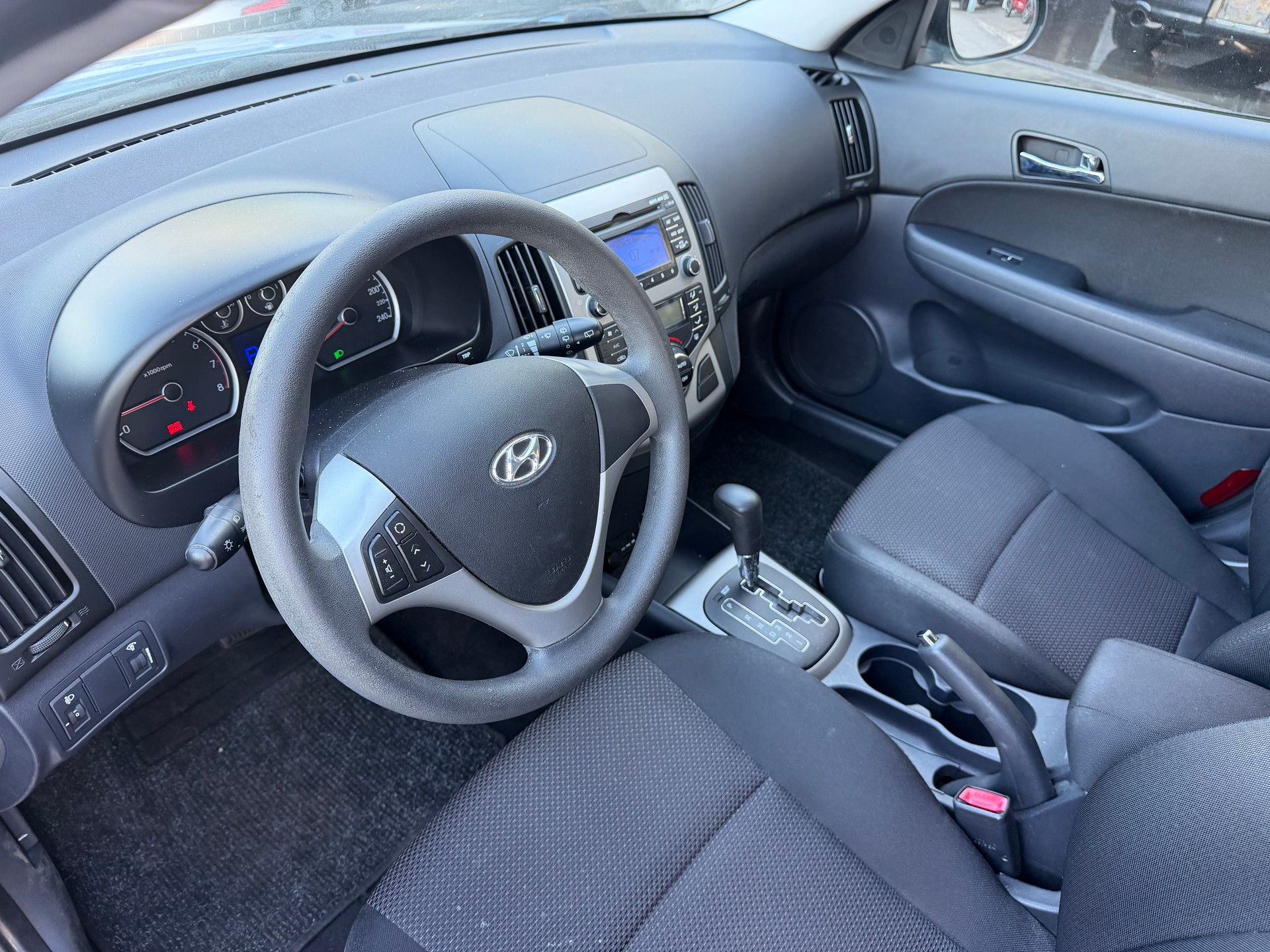 HYUNDAI i30 1.6 Style Automatic-image-10
