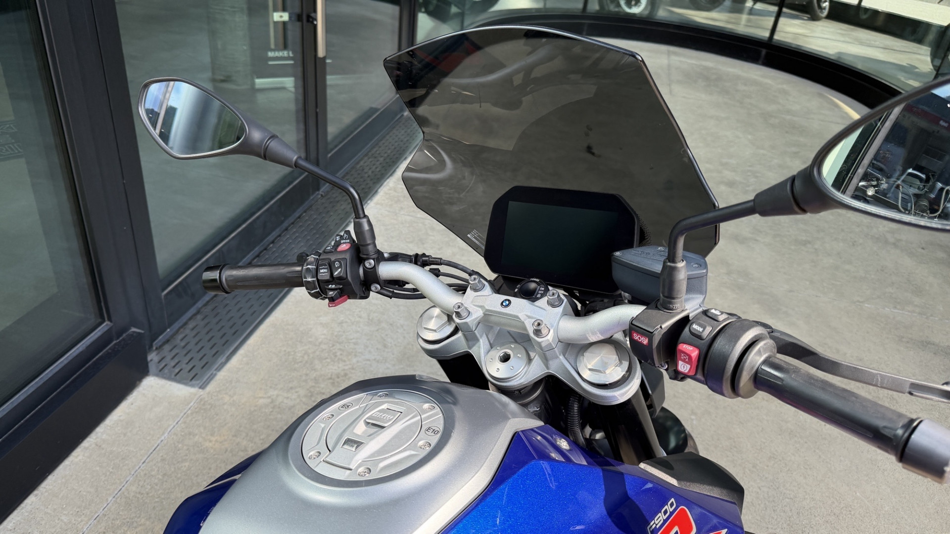 BMW F 900 R A2-showroom-element-2