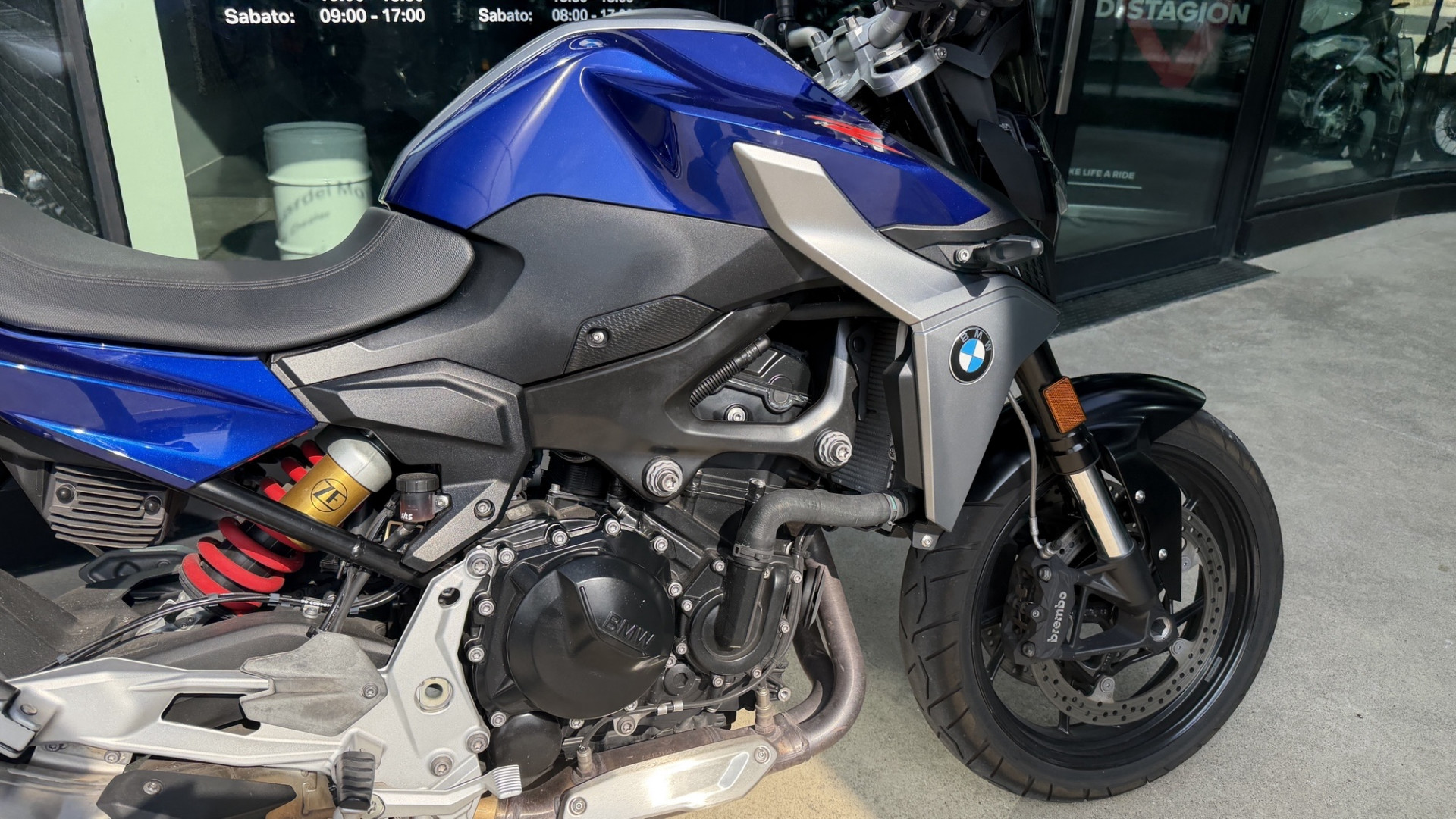 BMW F 900 R A2-showroom-element-1