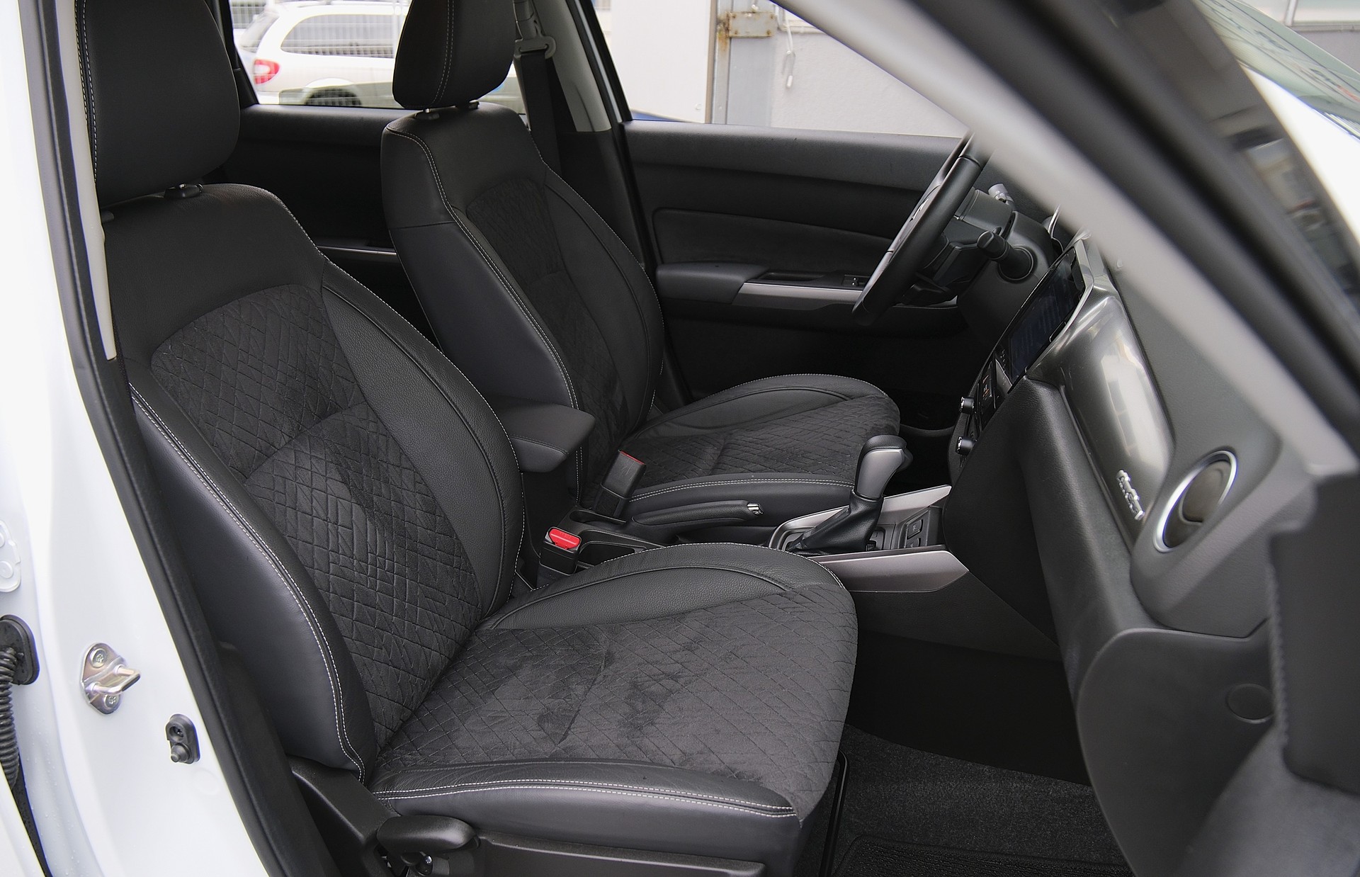 SUZUKI Vitara 1.4 Boosterjet Compact Top 4x4 Hybrid Automatic-image-13