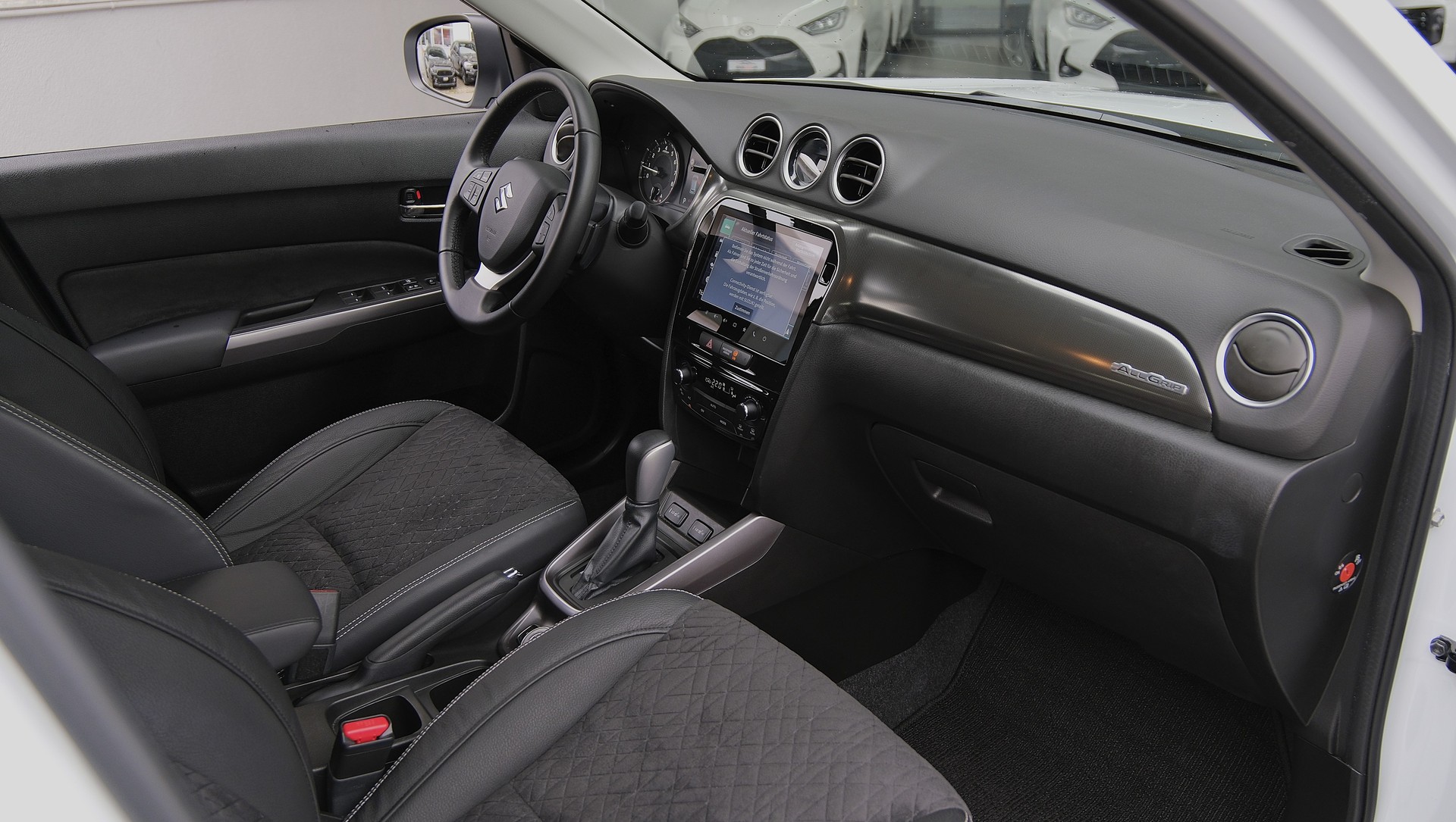 SUZUKI Vitara 1.4 Boosterjet Compact Top 4x4 Hybrid Automatic-image-12