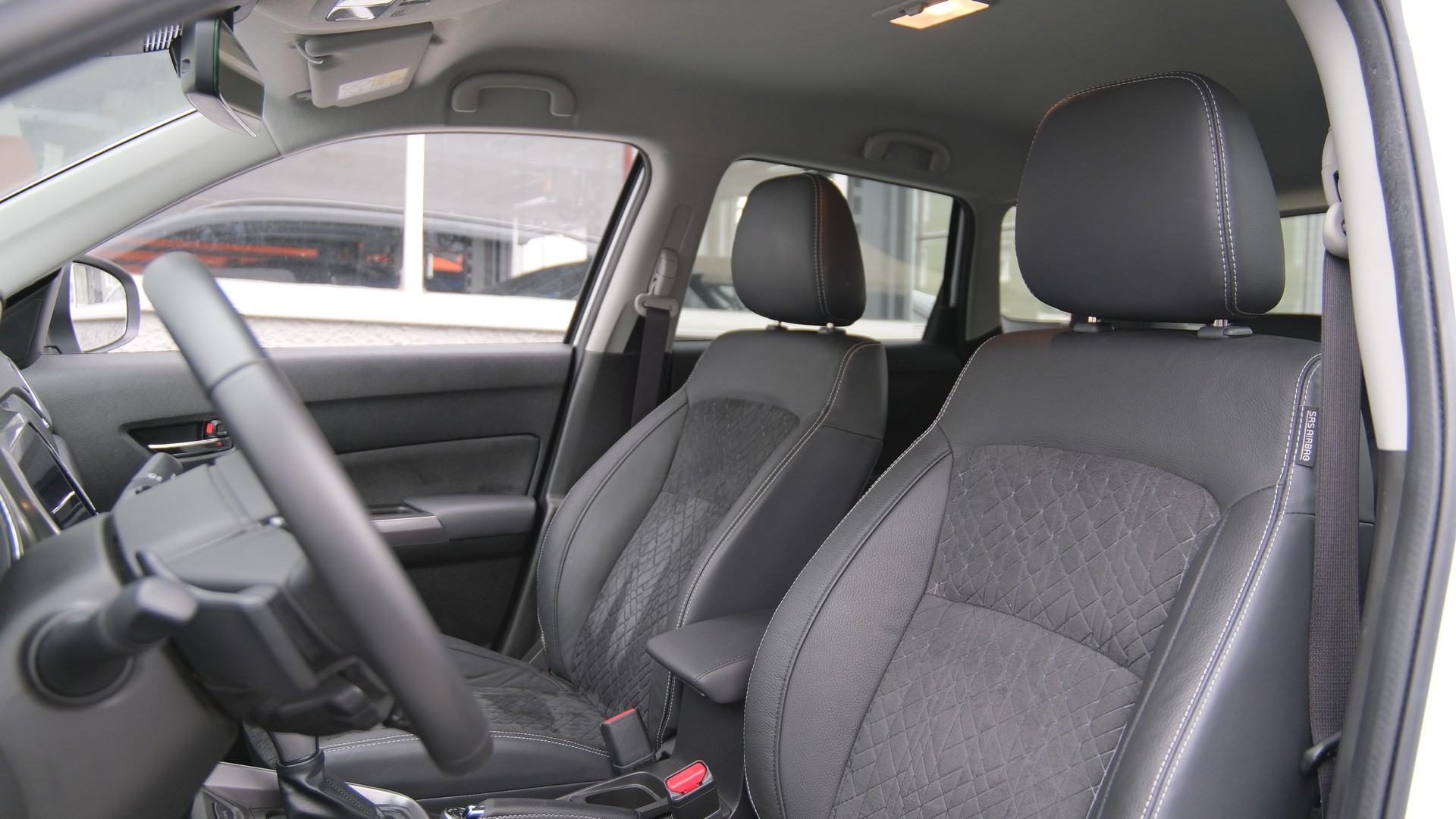 SUZUKI Vitara 1.4 Boosterjet Compact Top 4x4 Hybrid Automatic-image-4
