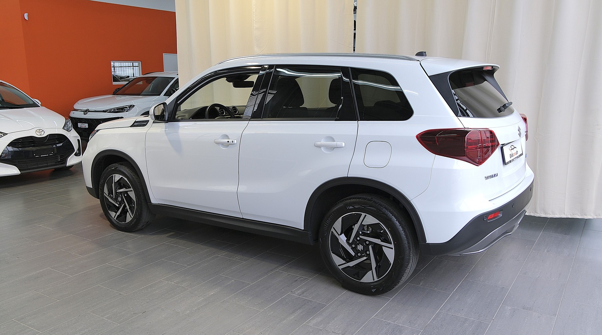 SUZUKI Vitara 1.4 Boosterjet Compact Top 4x4 Hybrid Automatic-image-9