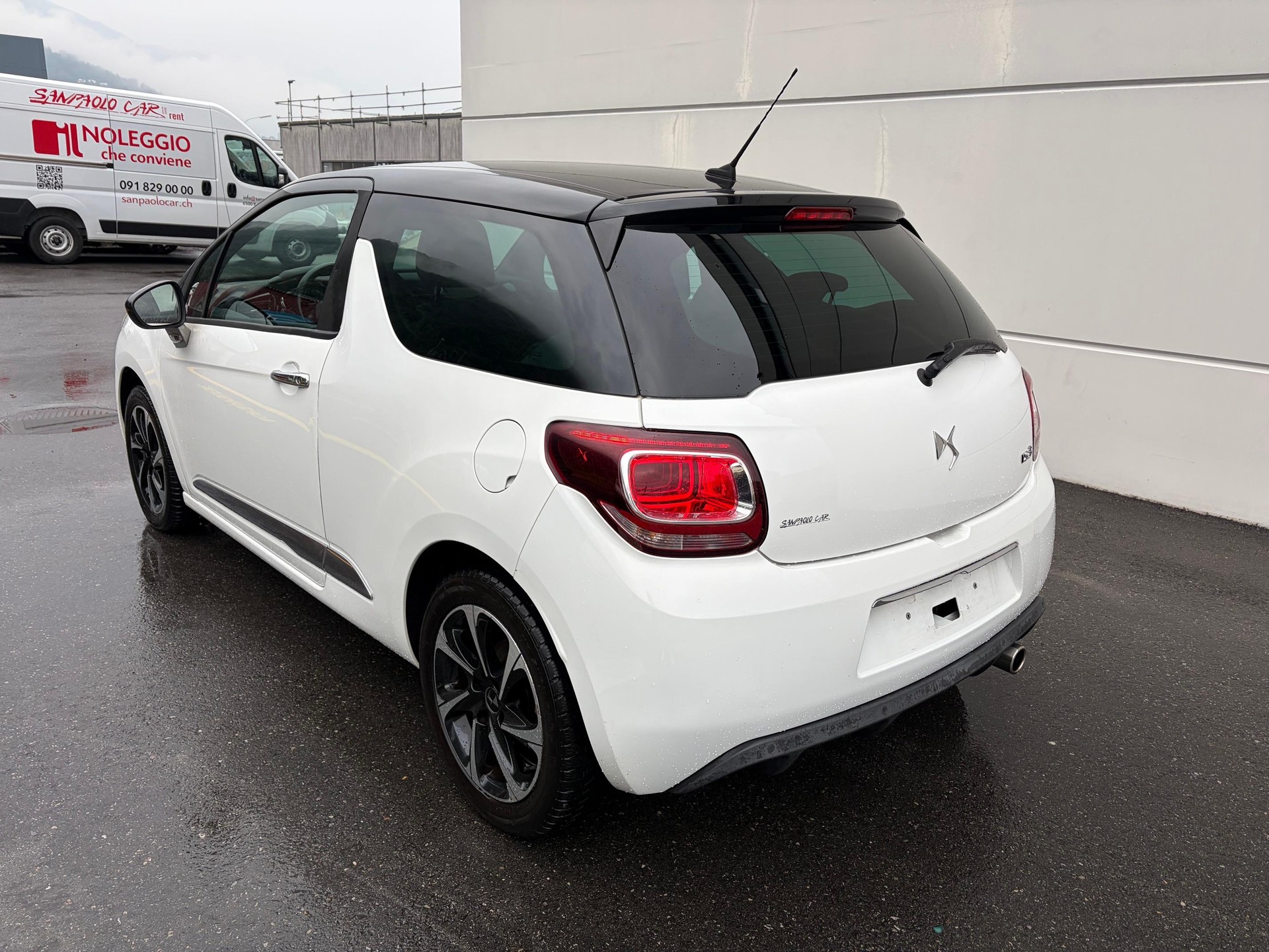DS AUTOMOBILES 3 1.2 PureTech So Chic-image-4