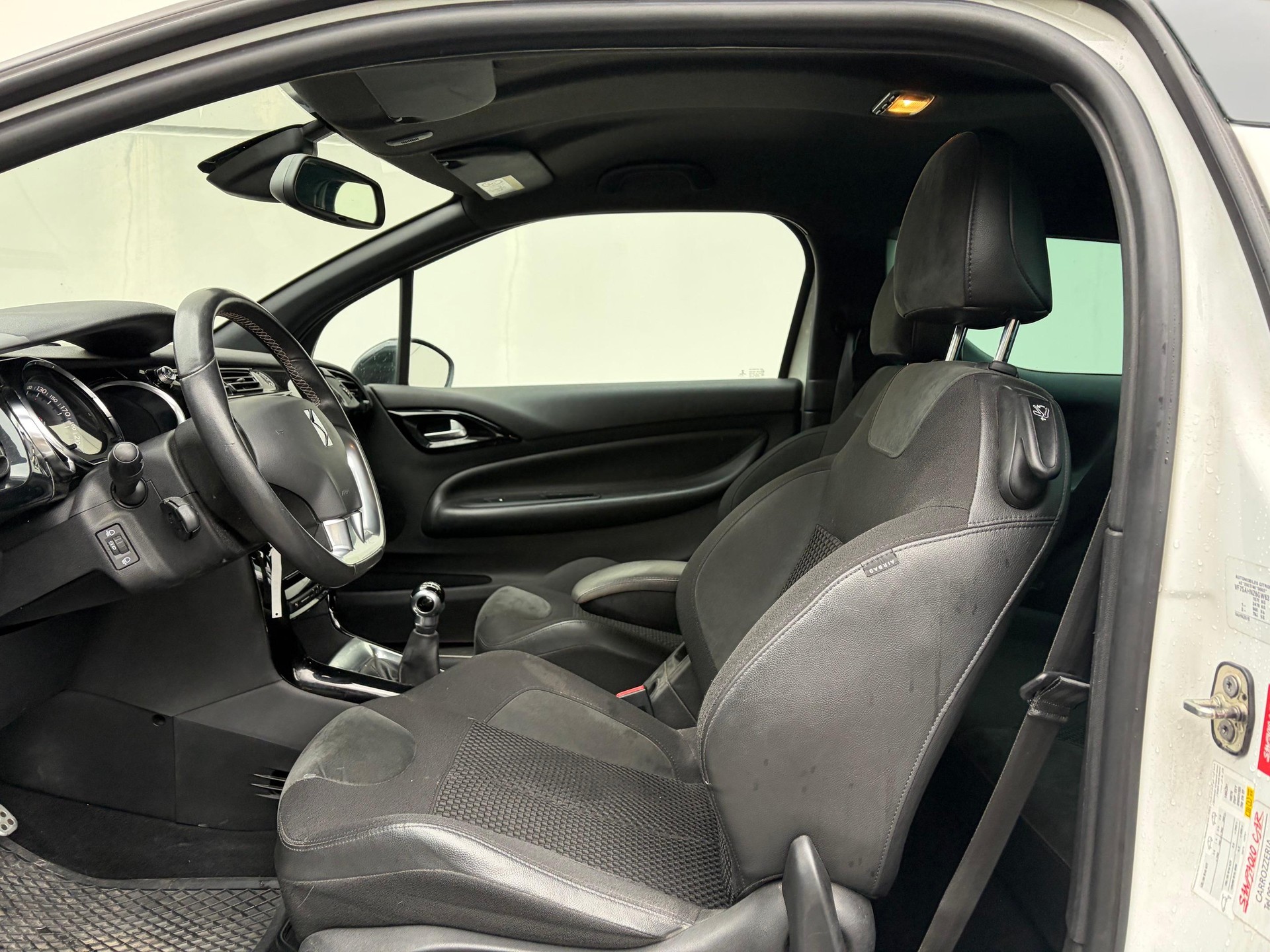 DS AUTOMOBILES 3 1.2 PureTech So Chic-image-7