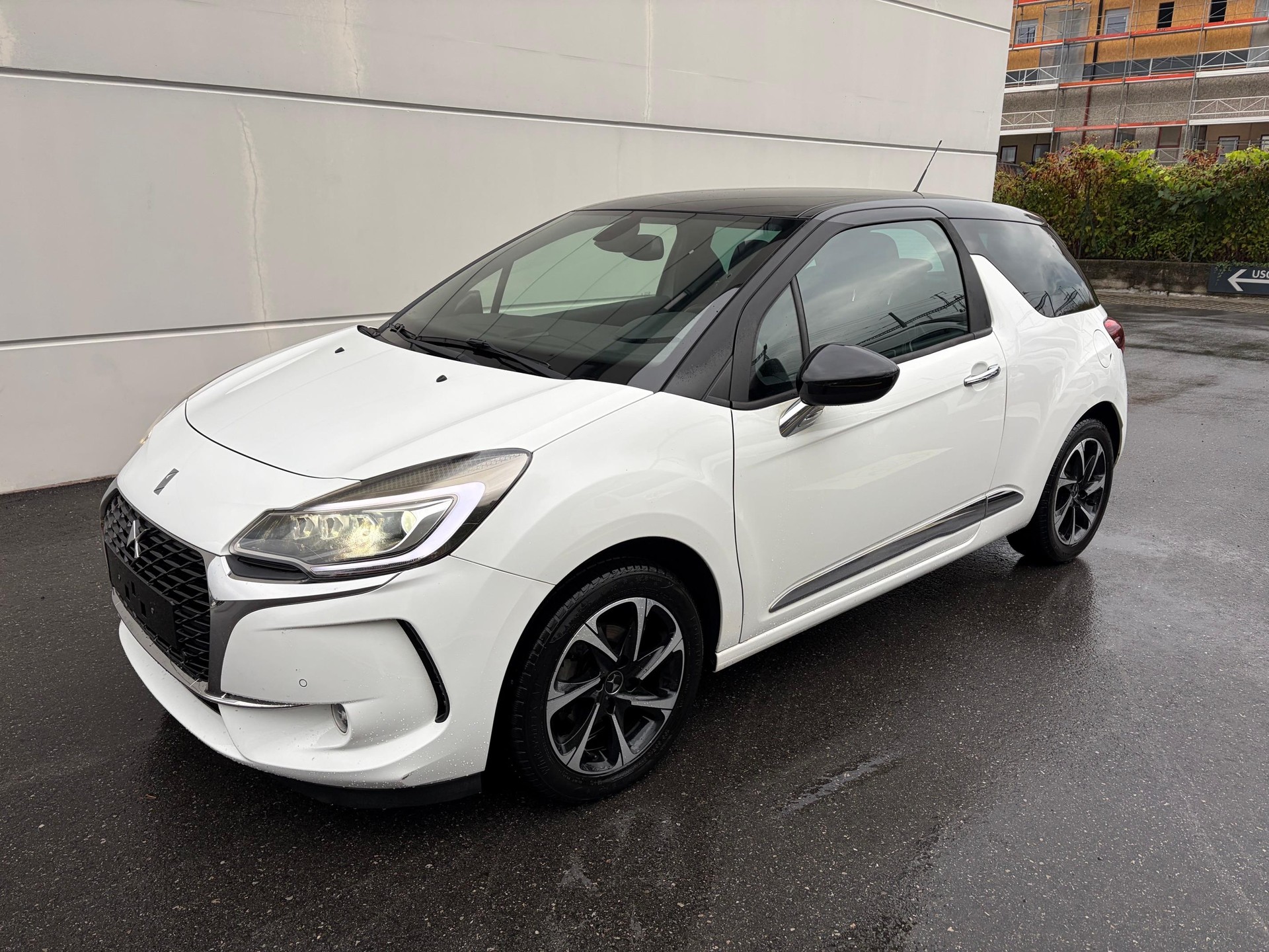 DS AUTOMOBILES 3 1.2 PureTech So Chic-image-2