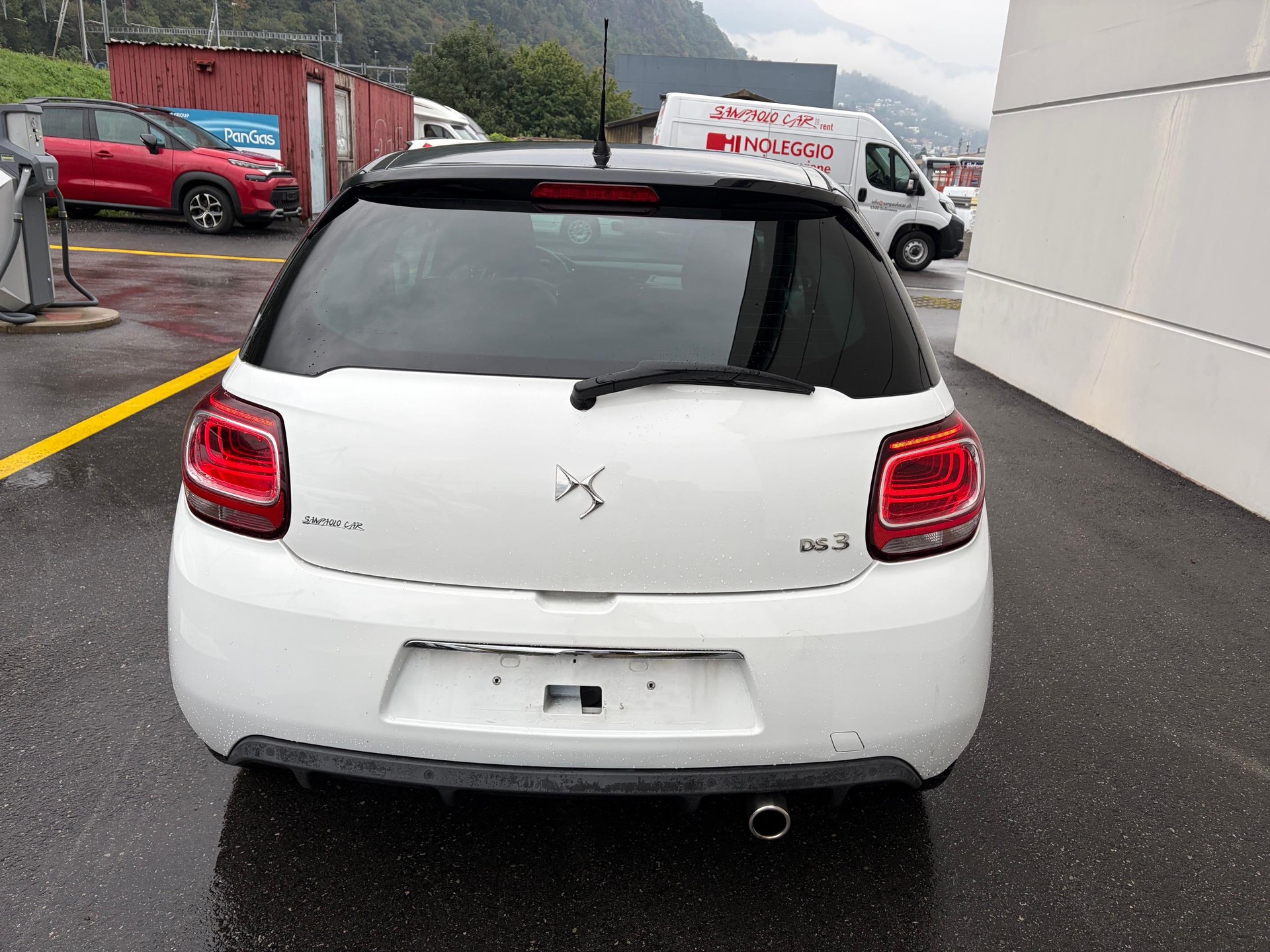 DS AUTOMOBILES 3 1.2 PureTech So Chic-image-5