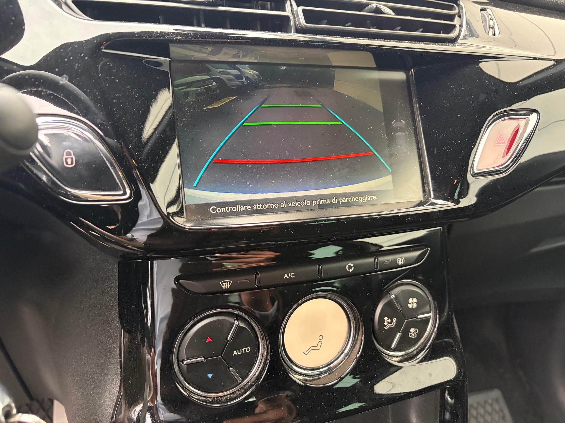 DS AUTOMOBILES 3 1.2 PureTech So Chic-image-11