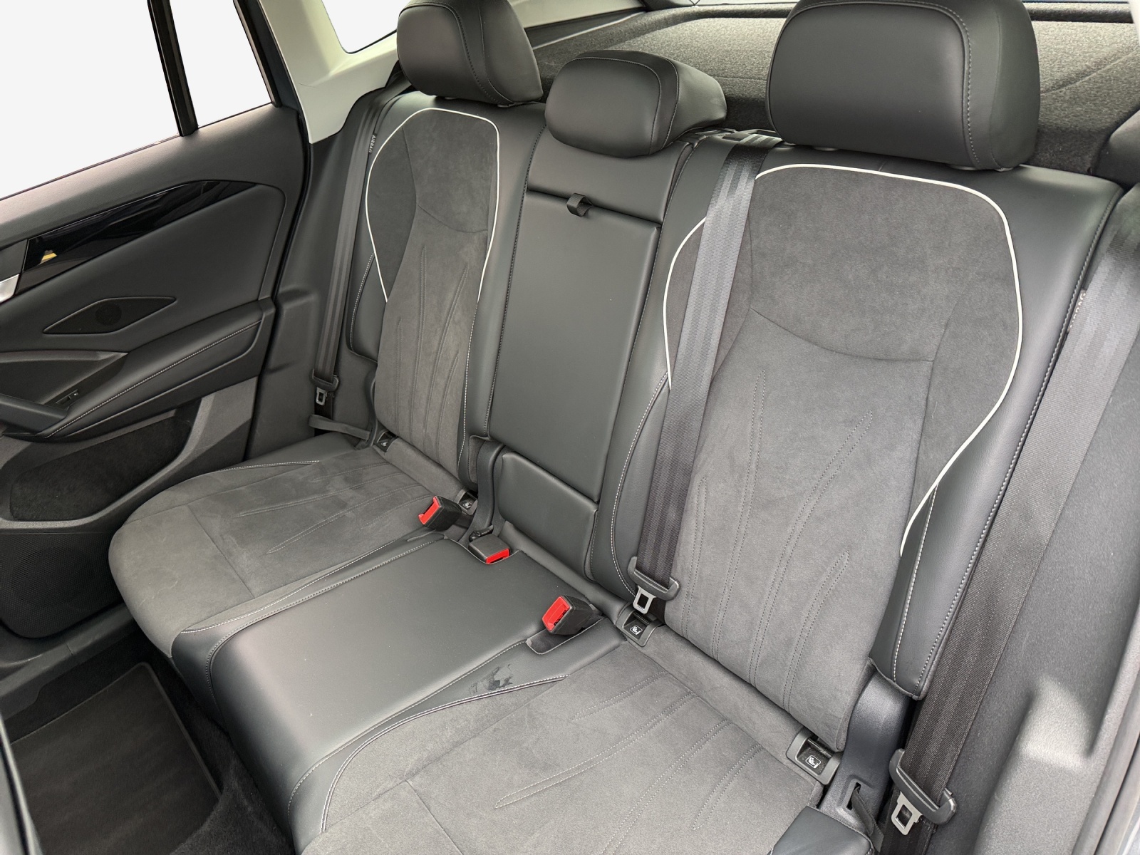 VW Tiguan 2.0 TSI DSG Elegance 4Motion-image-11