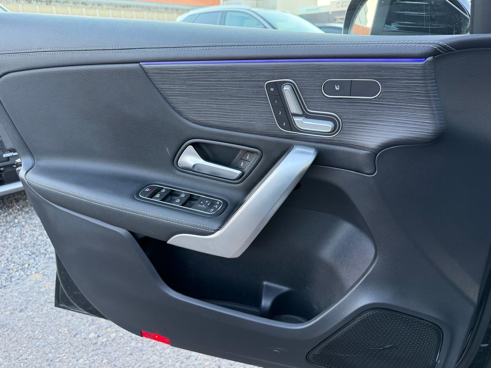 MERCEDES-BENZ A-Klasse W177 A 200 Progressive-image-17