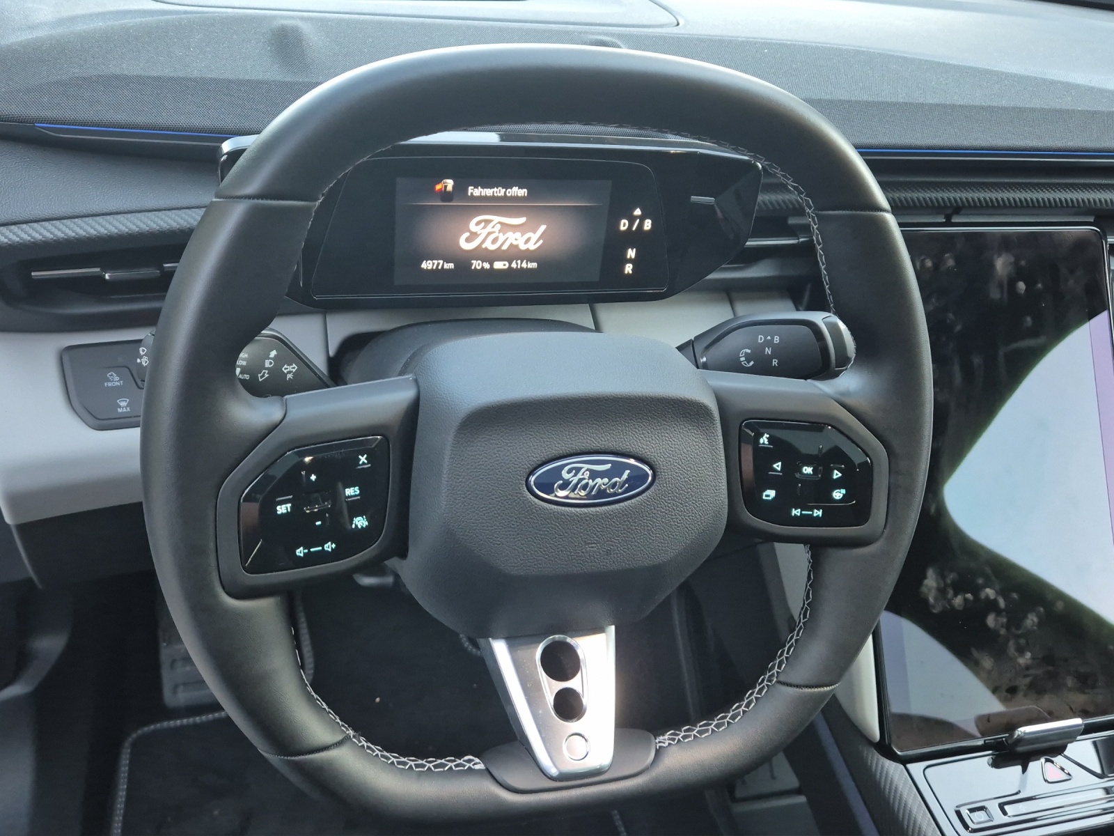 FORD Capri Elektro 79kWh Extended Range Premium RWD*Head up Display*Panoramadach*360°Kamera*Anhängerkupplung*-image-10
