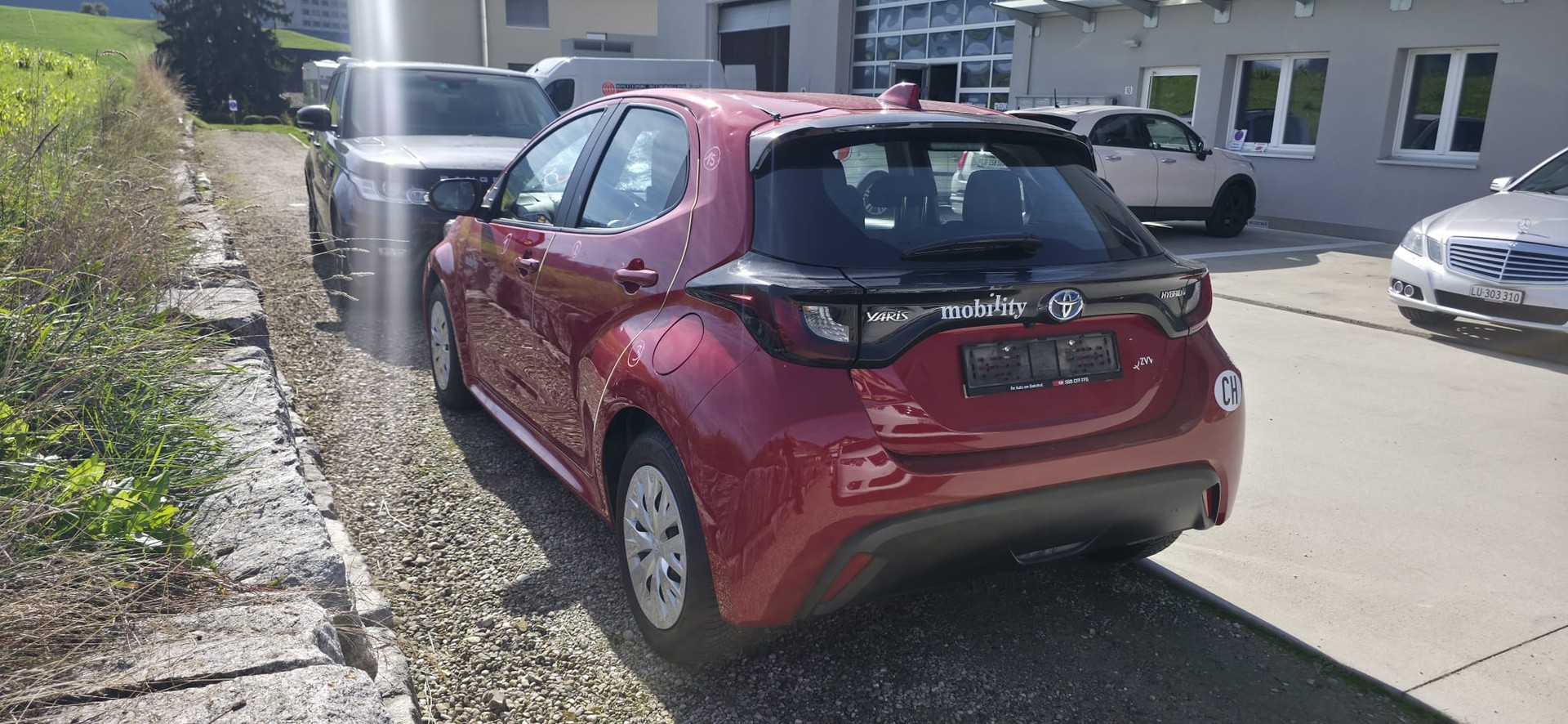 TOYOTA Yaris 1.5 Trend e-CVT-image-2