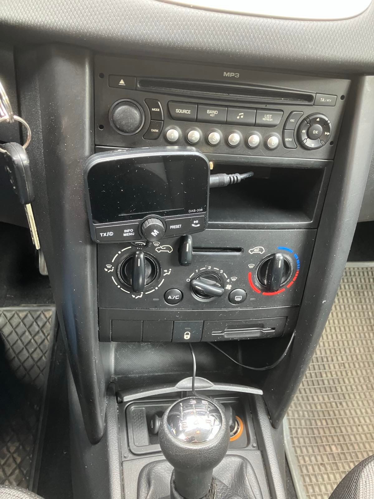 PEUGEOT 207 1.4 16V Trendy-image-6