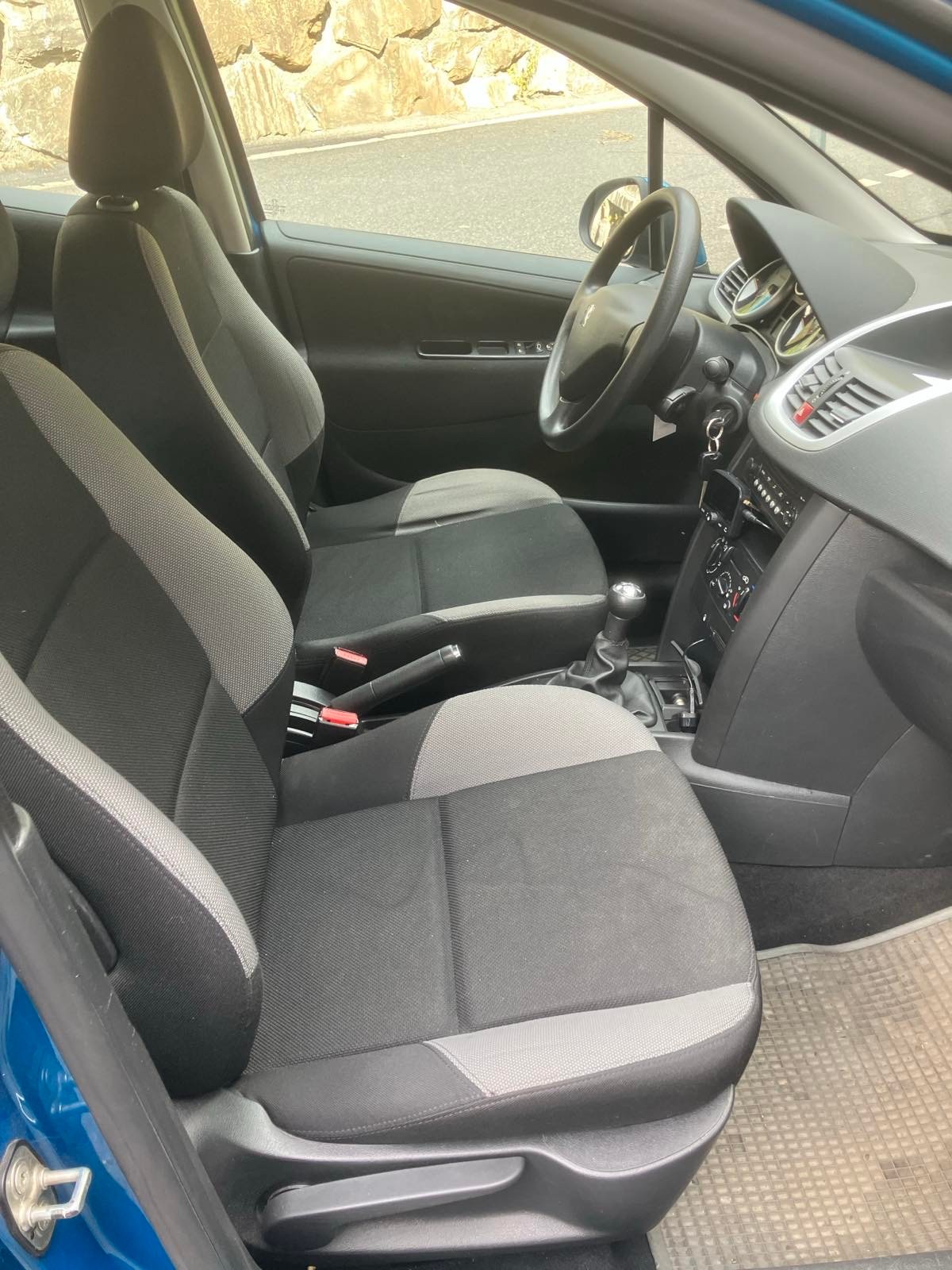 PEUGEOT 207 1.4 16V Trendy-image-4