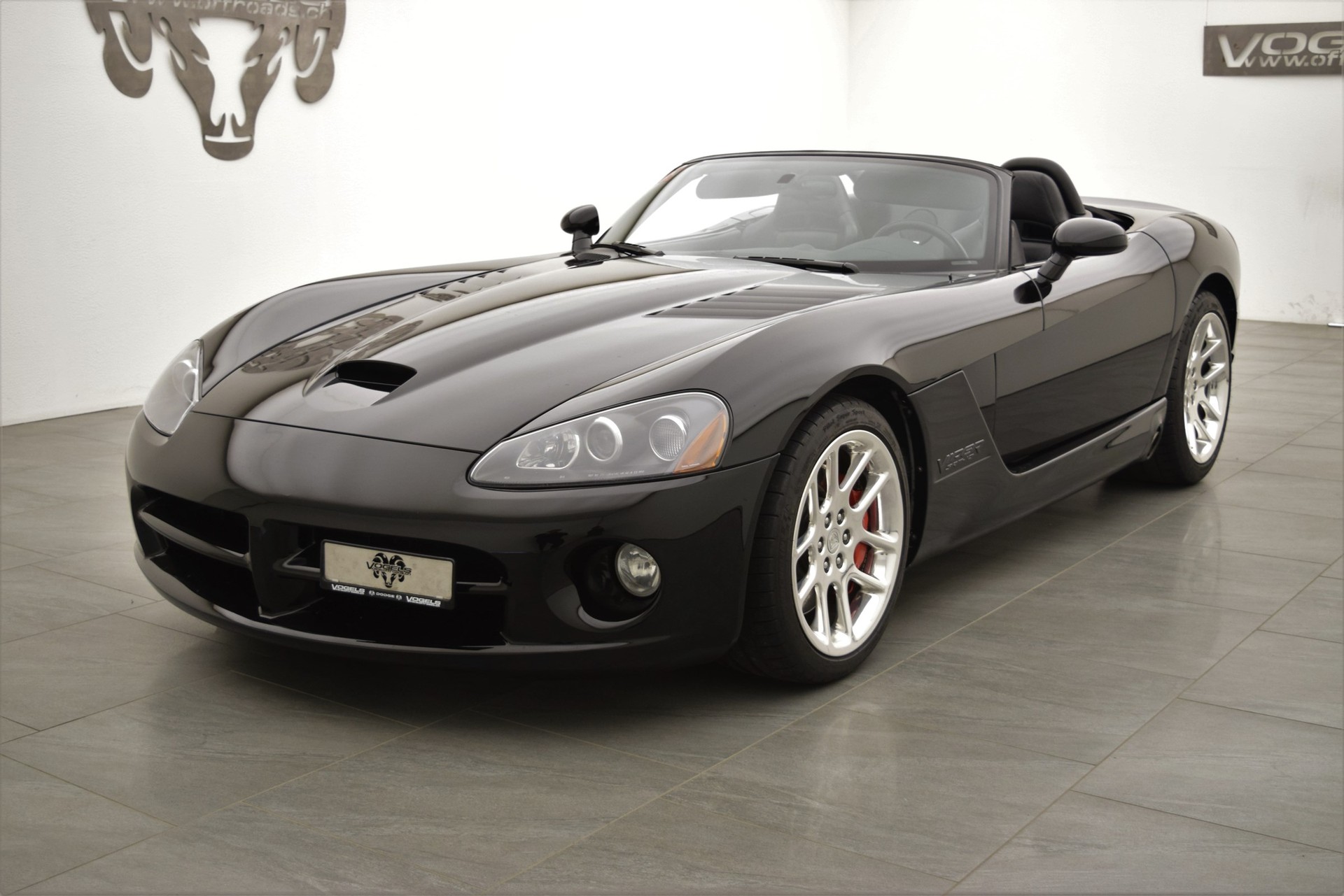 DODGE Viper 8.3 SRT-10 Convertible-showroom-element-1