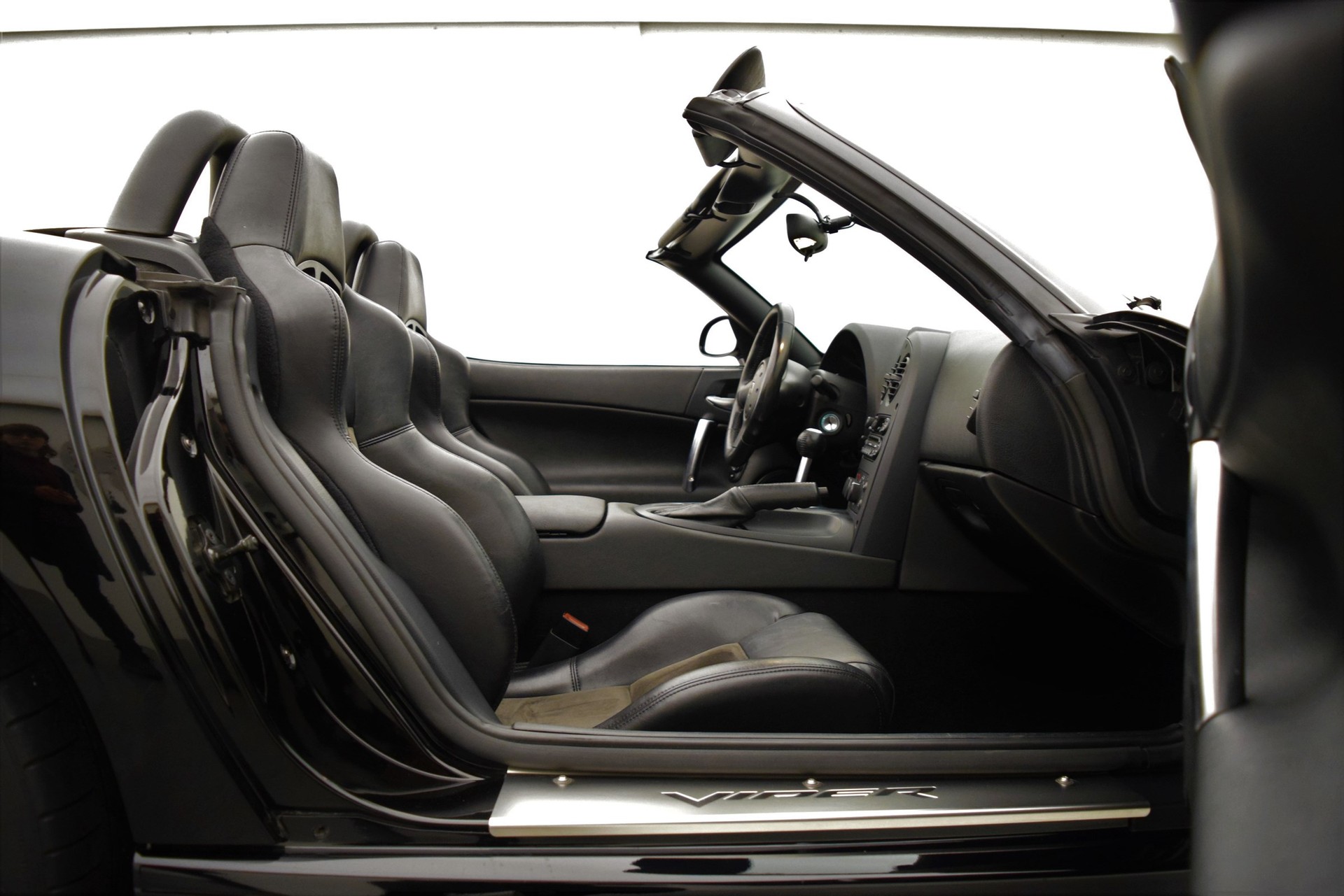 DODGE Viper 8.3 SRT-10 Convertible-image-13