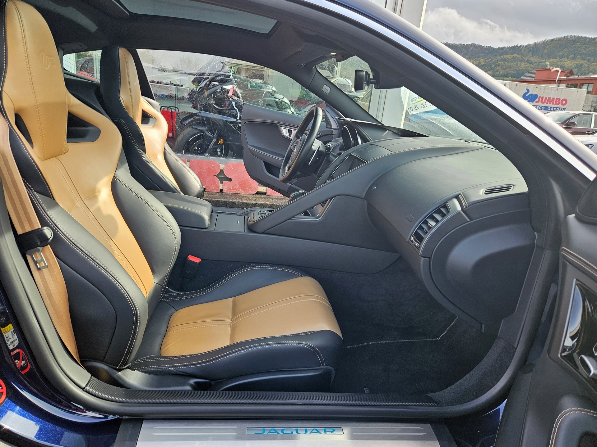 JAGUAR F-Type Coupé R 5.0 V8 S/C AWD-image-10