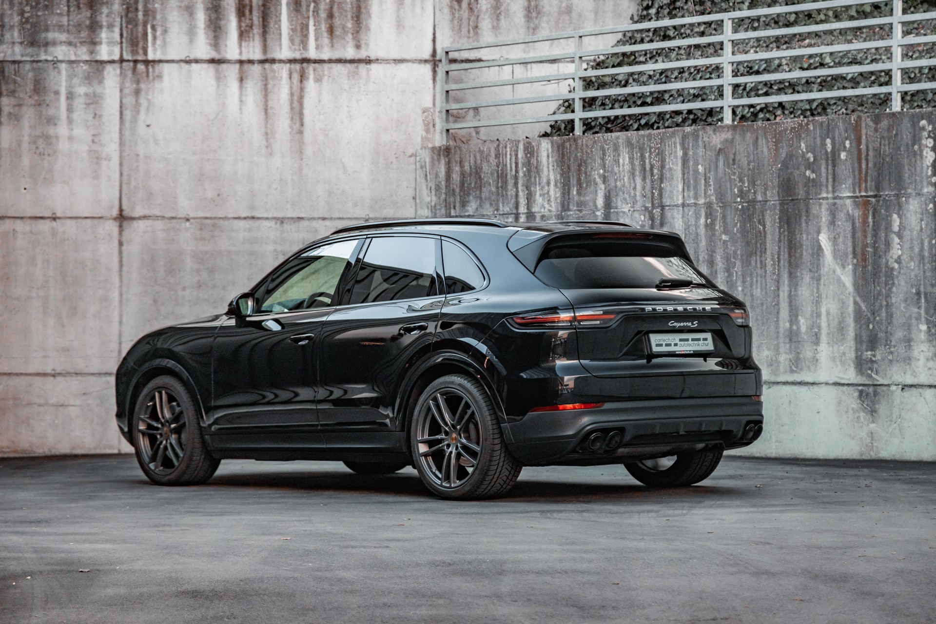 PORSCHE Cayenne S-image-12