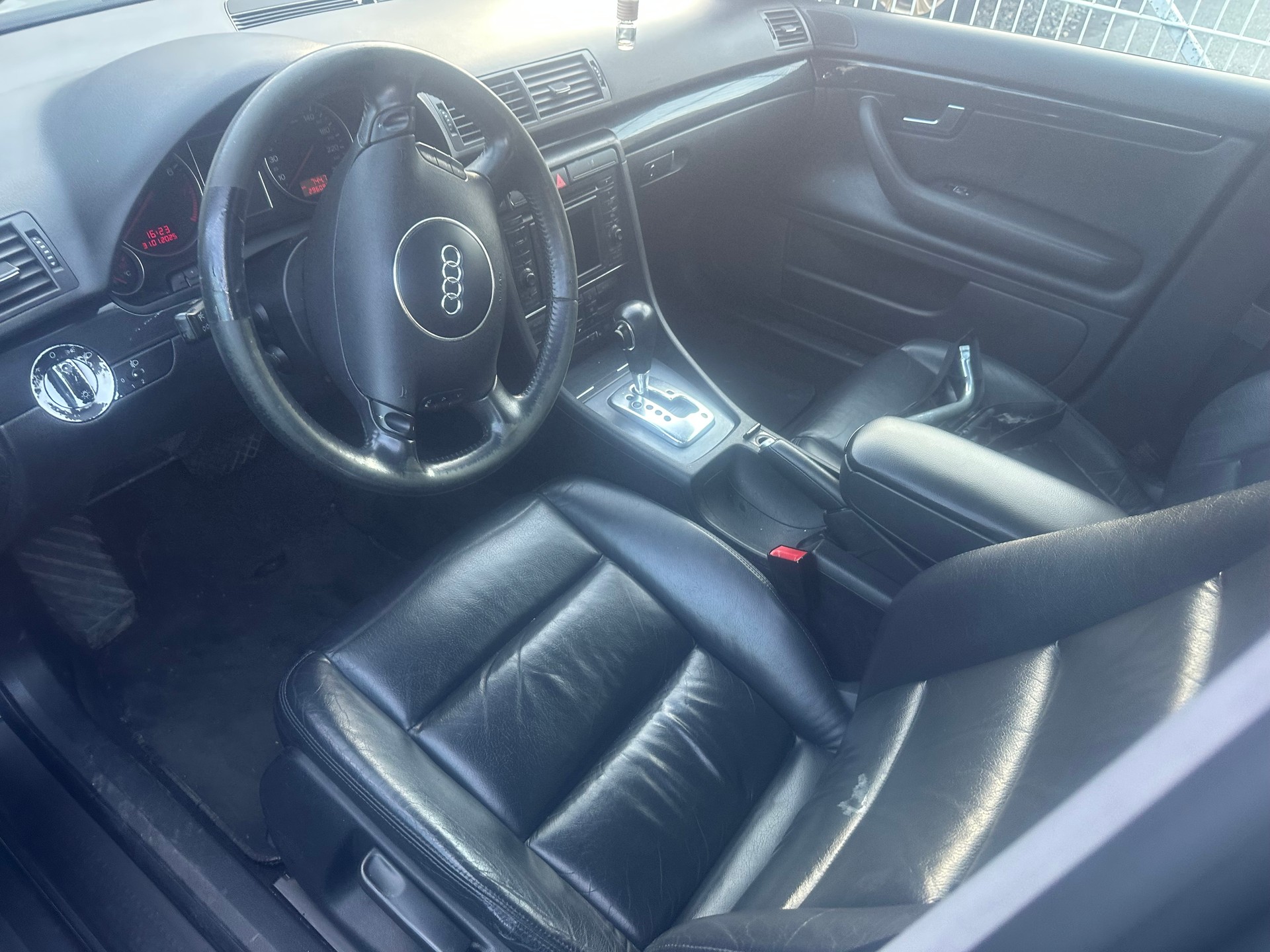 AUDI A4 2.4 V6-image-3
