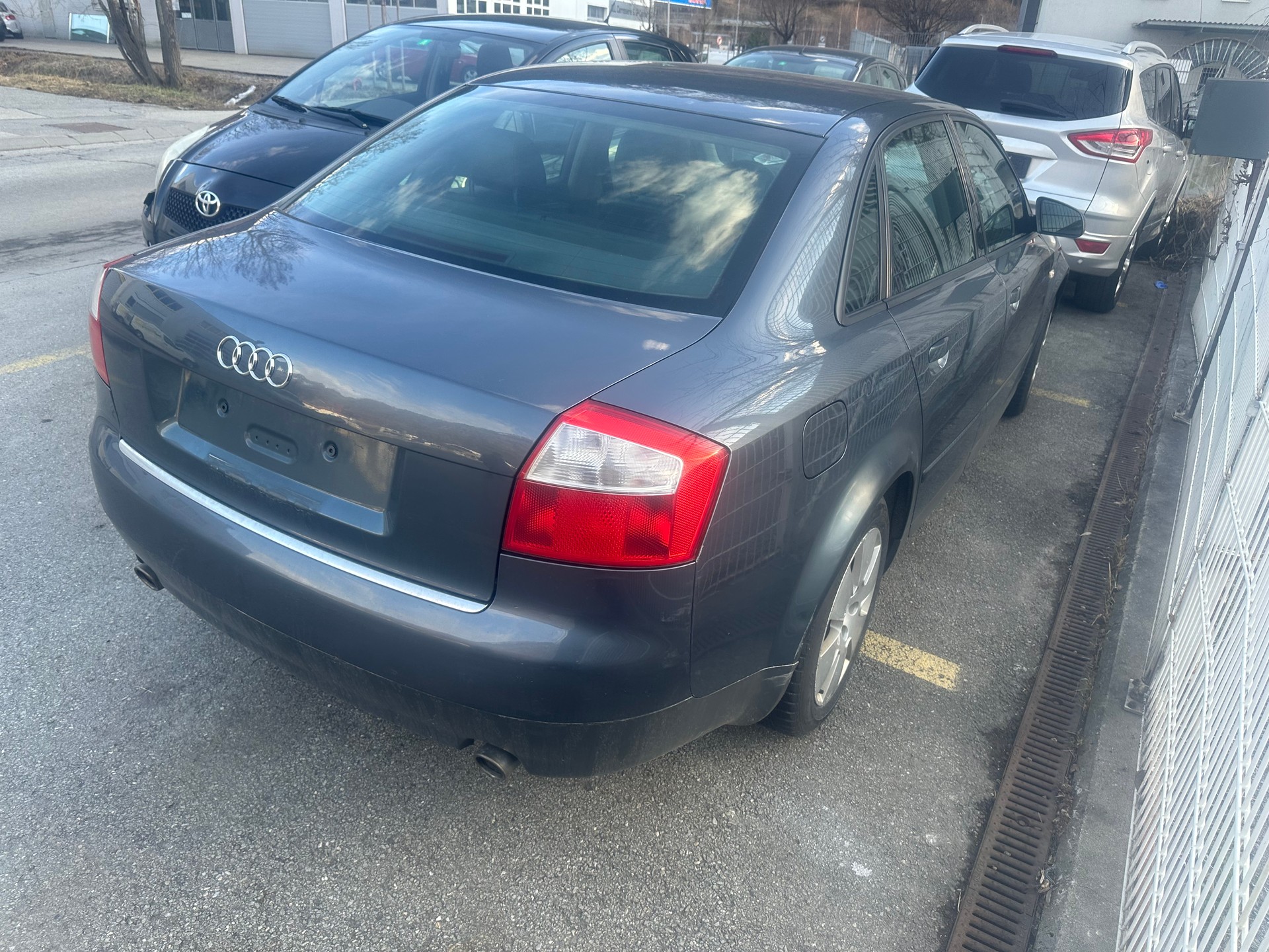 AUDI A4 2.4 V6-image-1