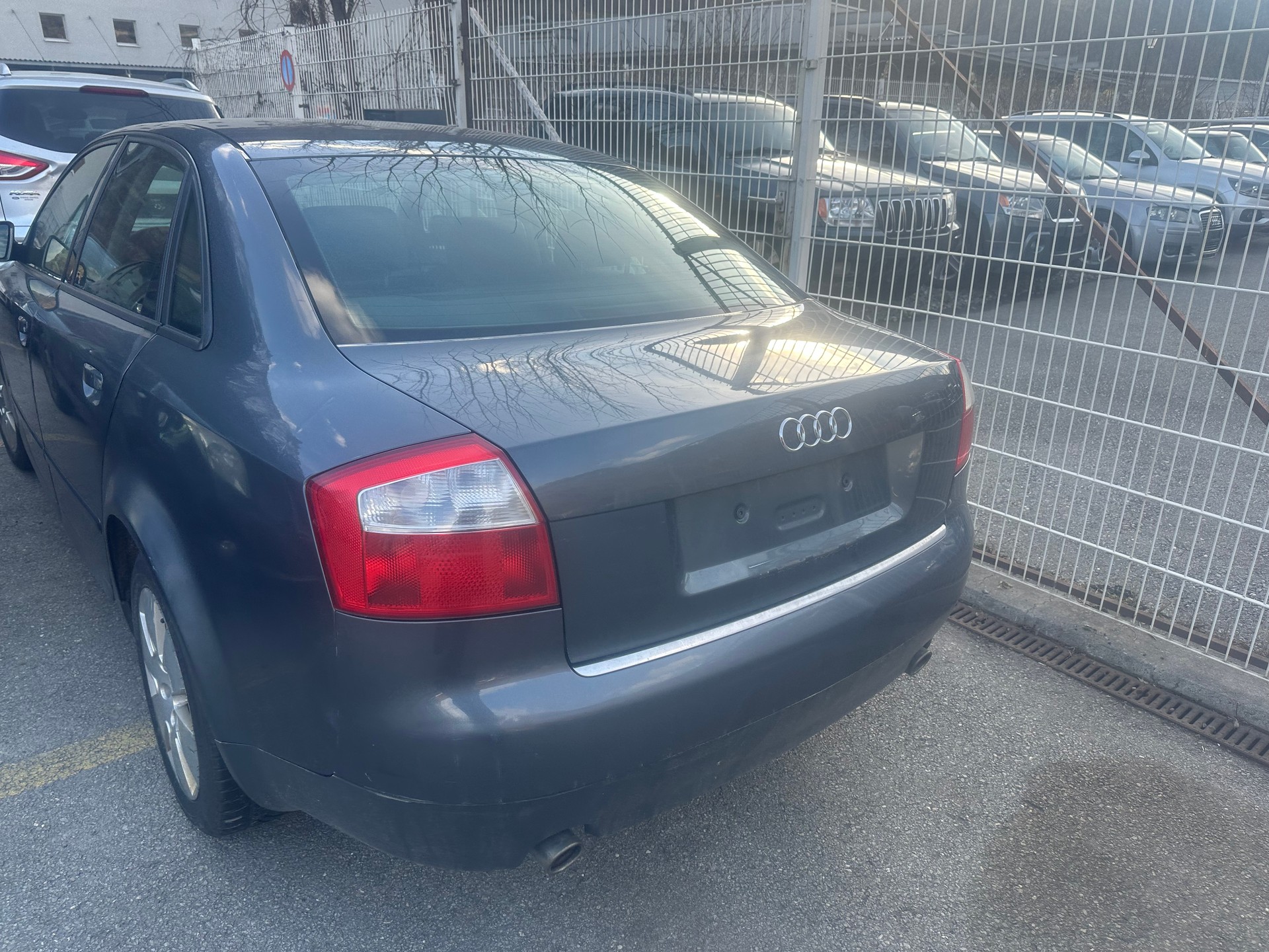 AUDI A4 2.4 V6-image-6
