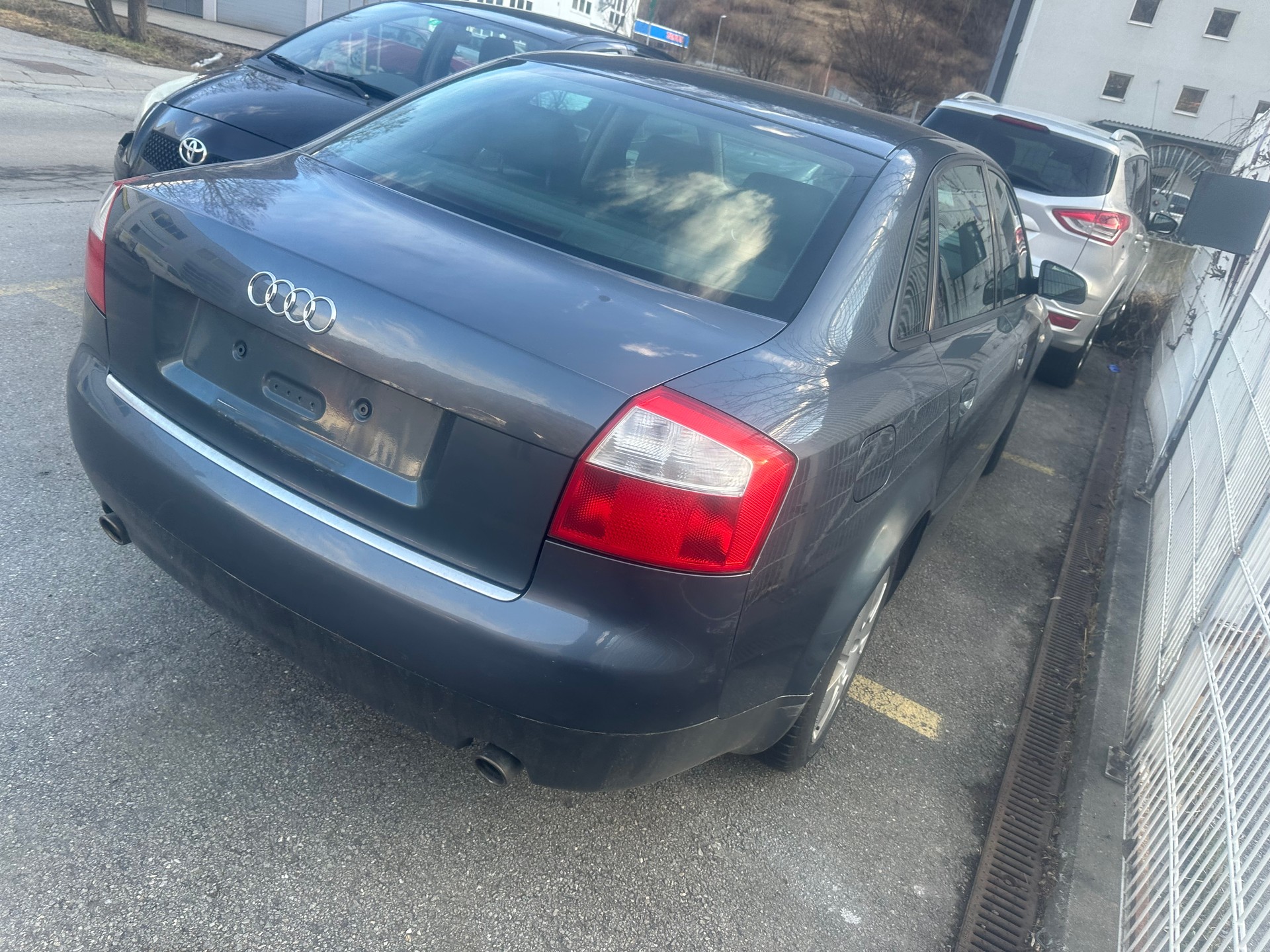 AUDI A4 2.4 V6-image-8