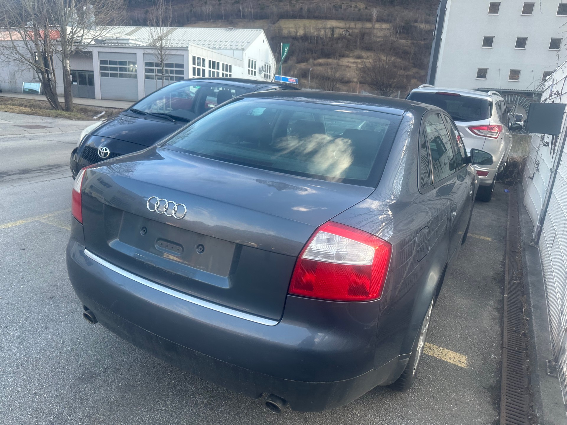 AUDI A4 2.4 V6-image-5