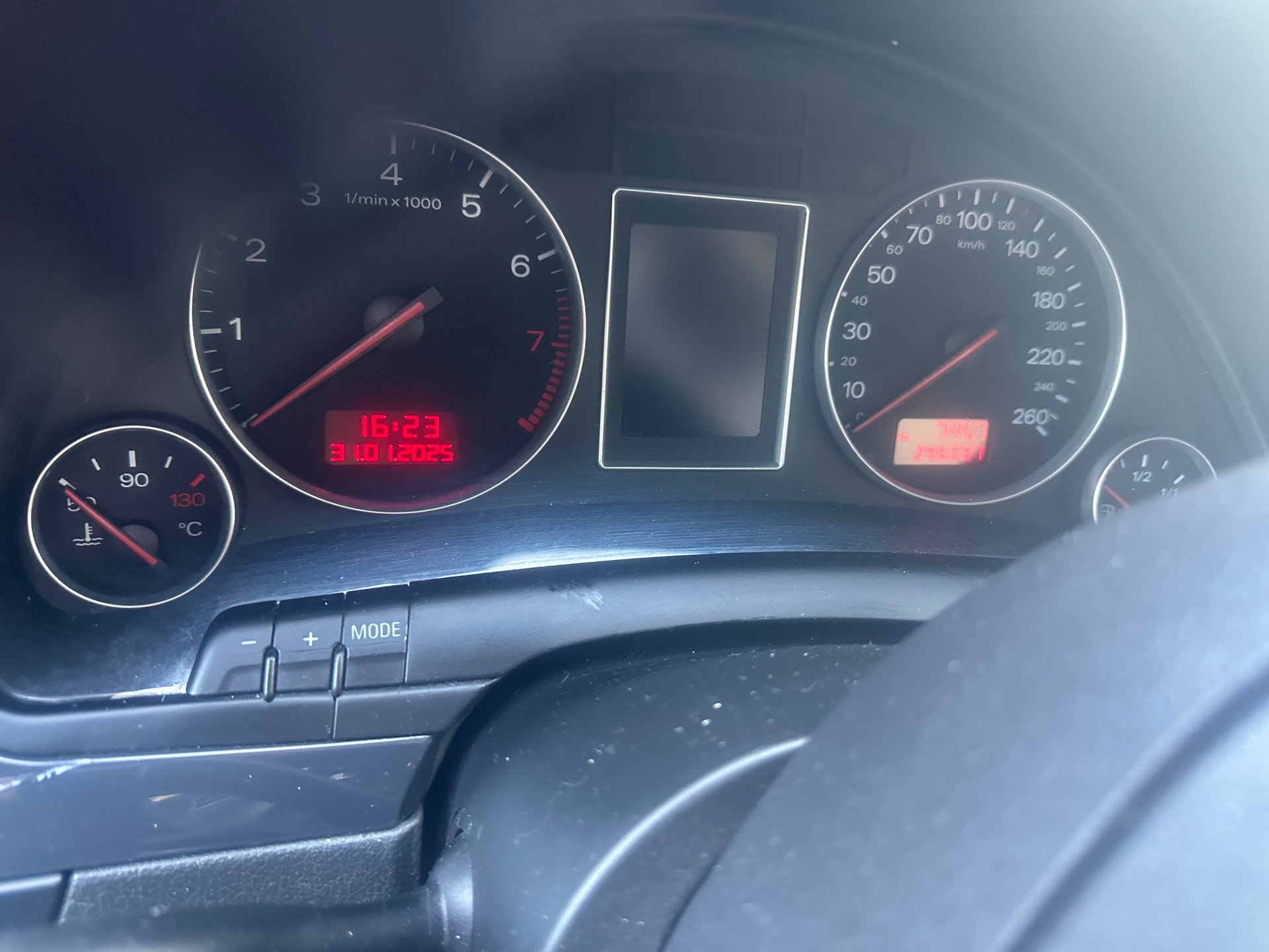 AUDI A4 2.4 V6-image-2