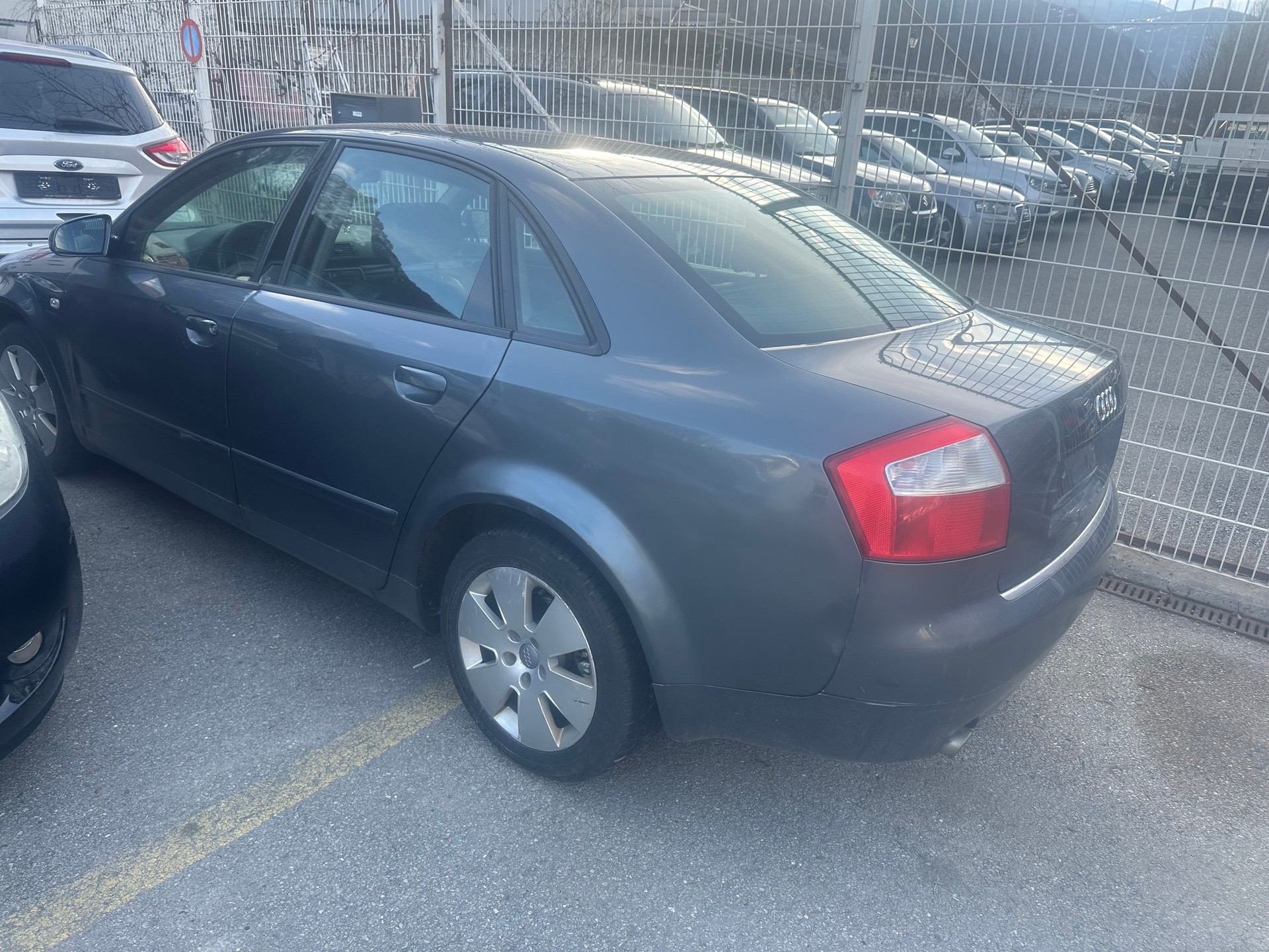 AUDI A4 2.4 V6-image-4