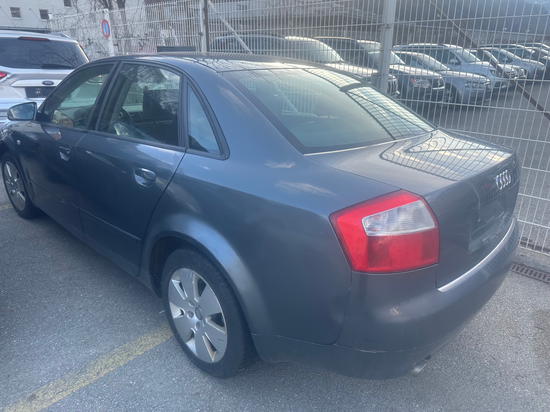 AUDI A4 2.4 V6-image-7