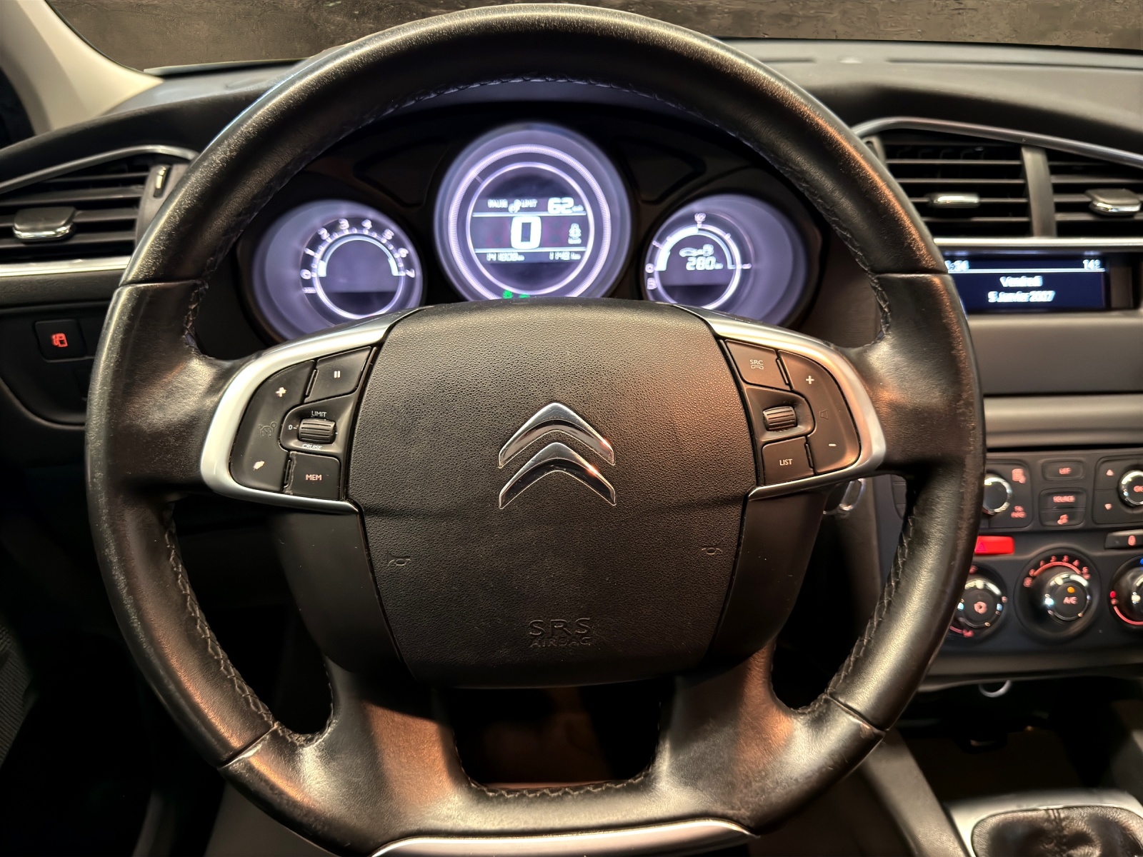 CITROEN C4 1.2 Pure Tech Live Edition-image-9