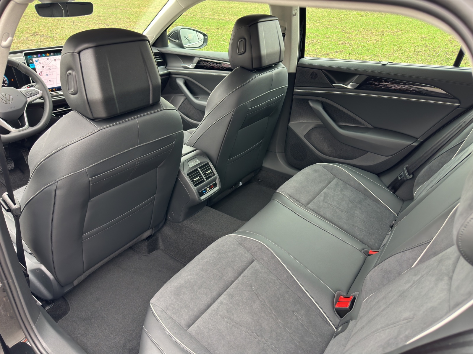 VW Passat Variant 2.0 TDI evo Elegance DSG-image-17