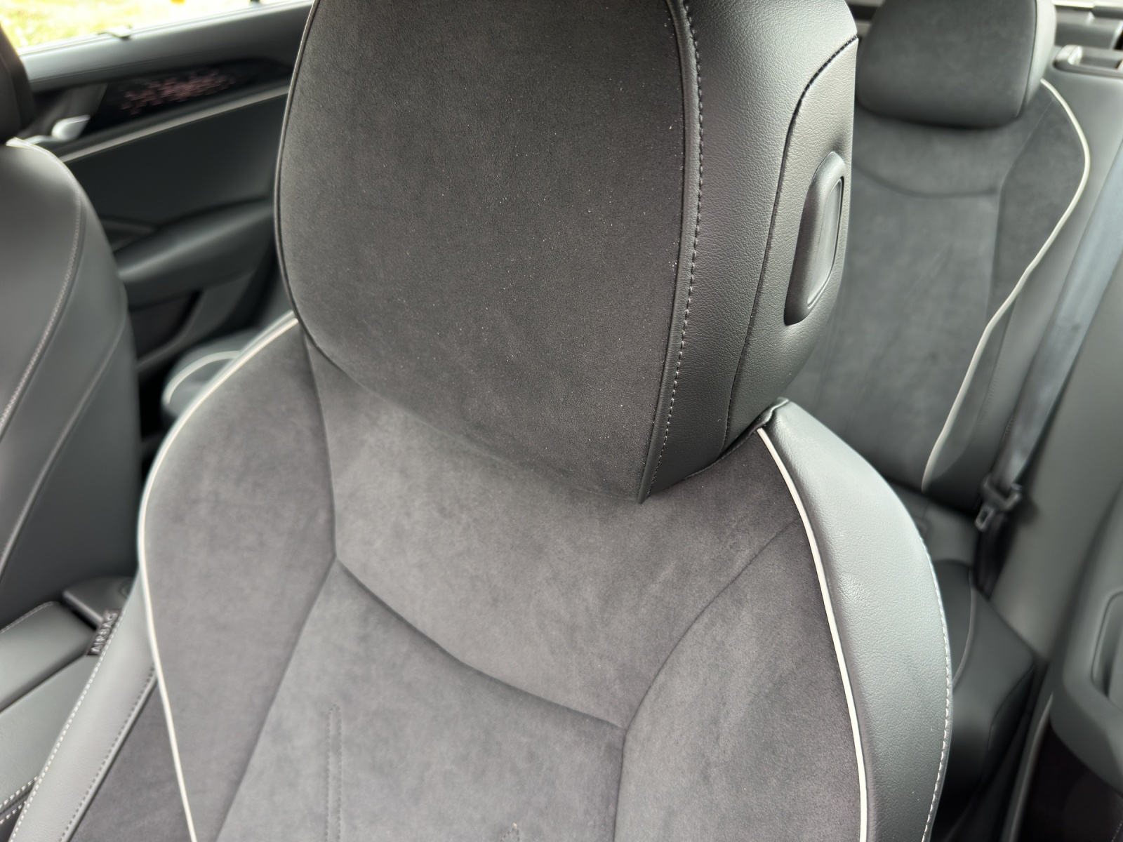VW Passat Variant 2.0 TDI evo Elegance DSG-image-12