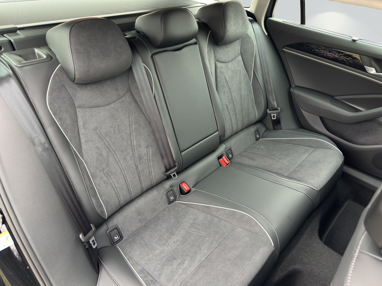 VW Passat Variant 2.0 TDI evo Elegance DSG-image-8