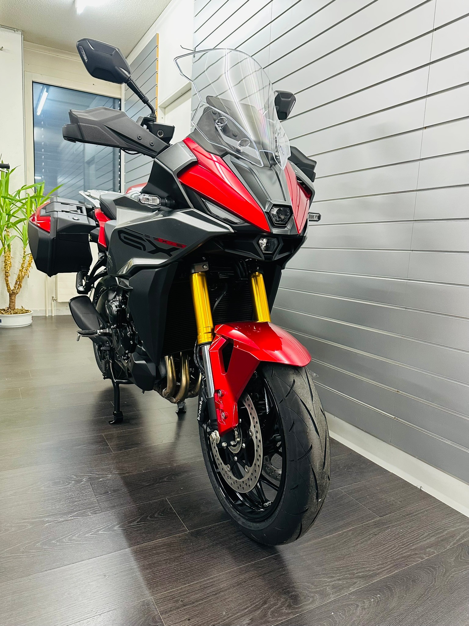 SUZUKI GSX-S 1000 GX Travel-showroom-element-1